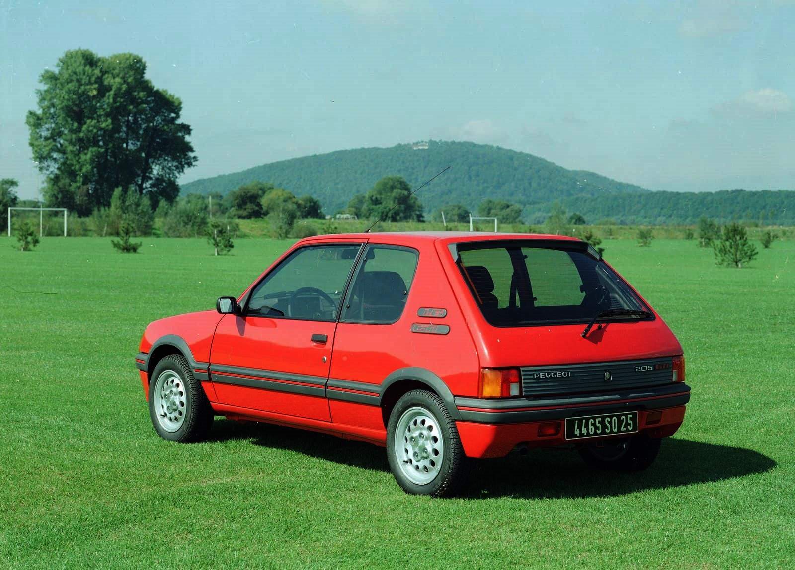 O MÍTICO PEUGEOT 205 GTi CELEBRA 40 ANOS, foto 6