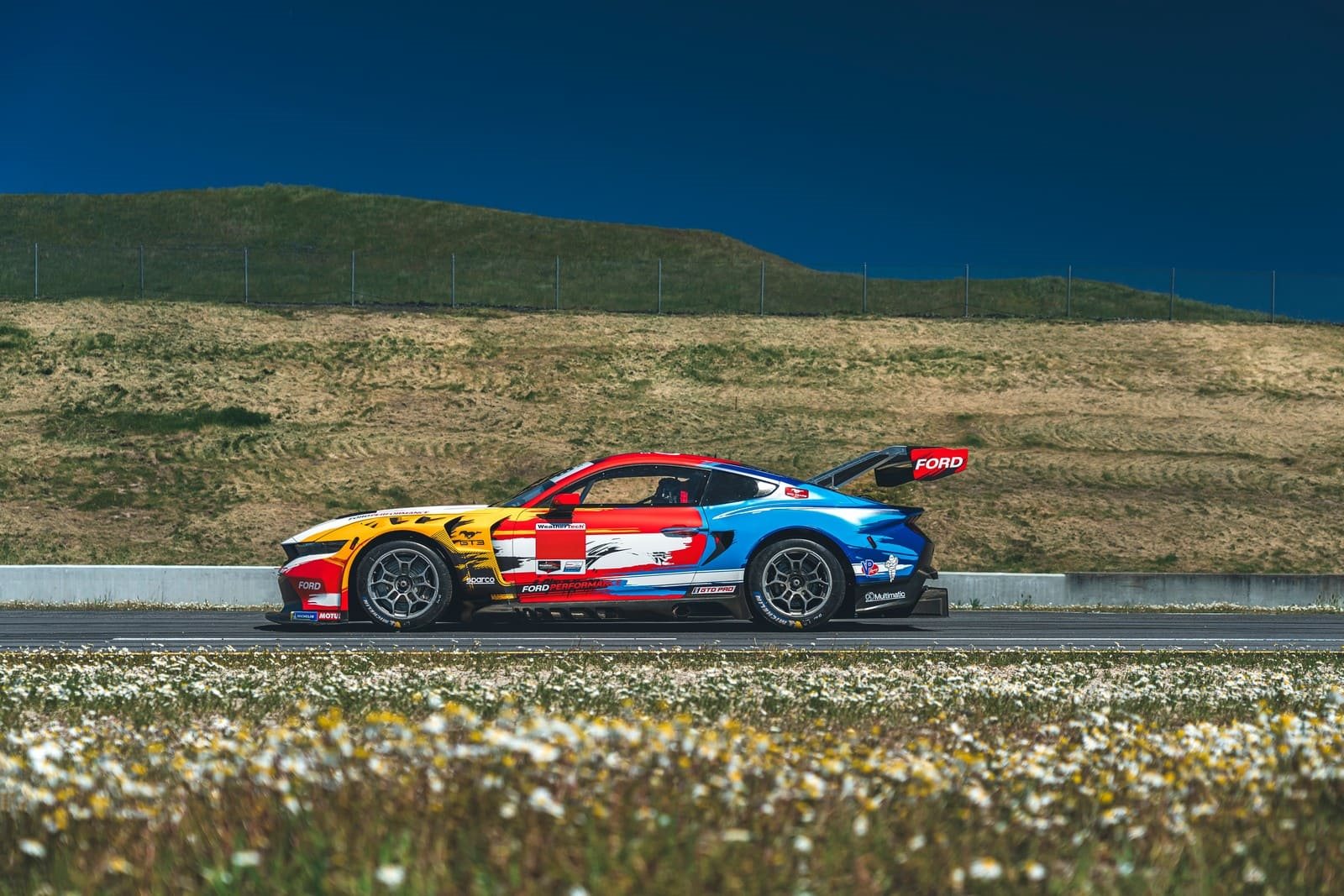 NOVO FORD MUSTANG GT3 PRESTA HOMENAGEM AOS CAMPEÕES DO PASSADO COM PINTURA ESPECIAL, foto 3