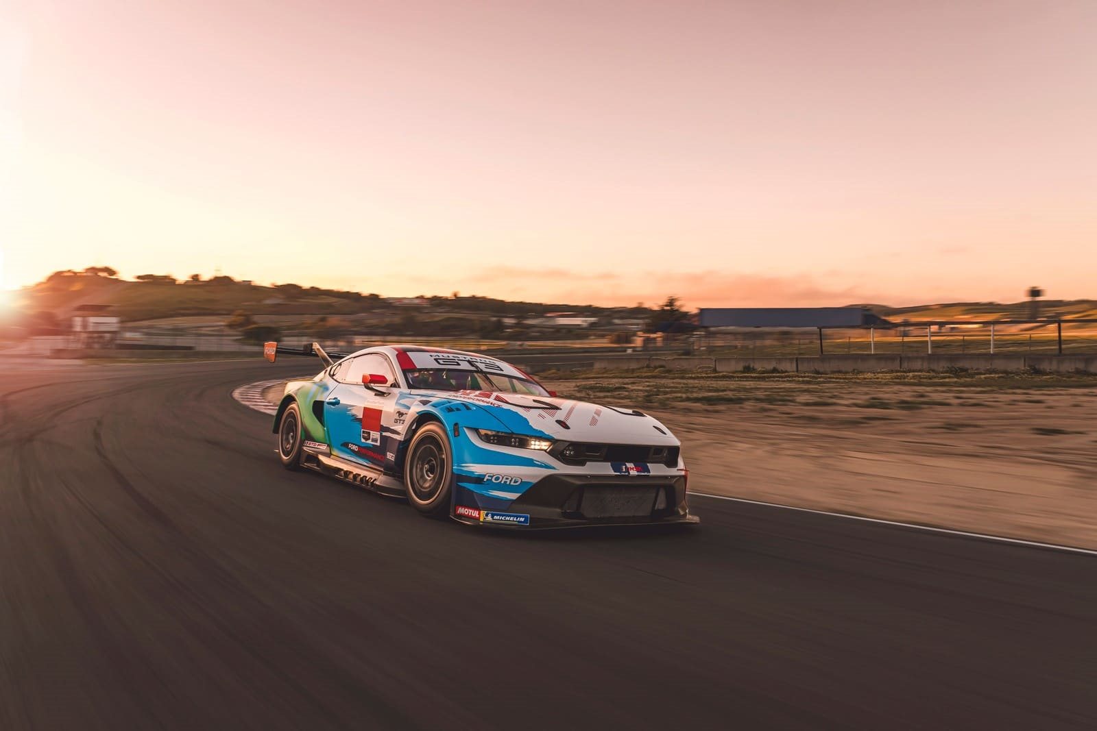 NOVO FORD MUSTANG GT3 PRESTA HOMENAGEM AOS CAMPEÕES DO PASSADO COM PINTURA ESPECIAL, foto 9