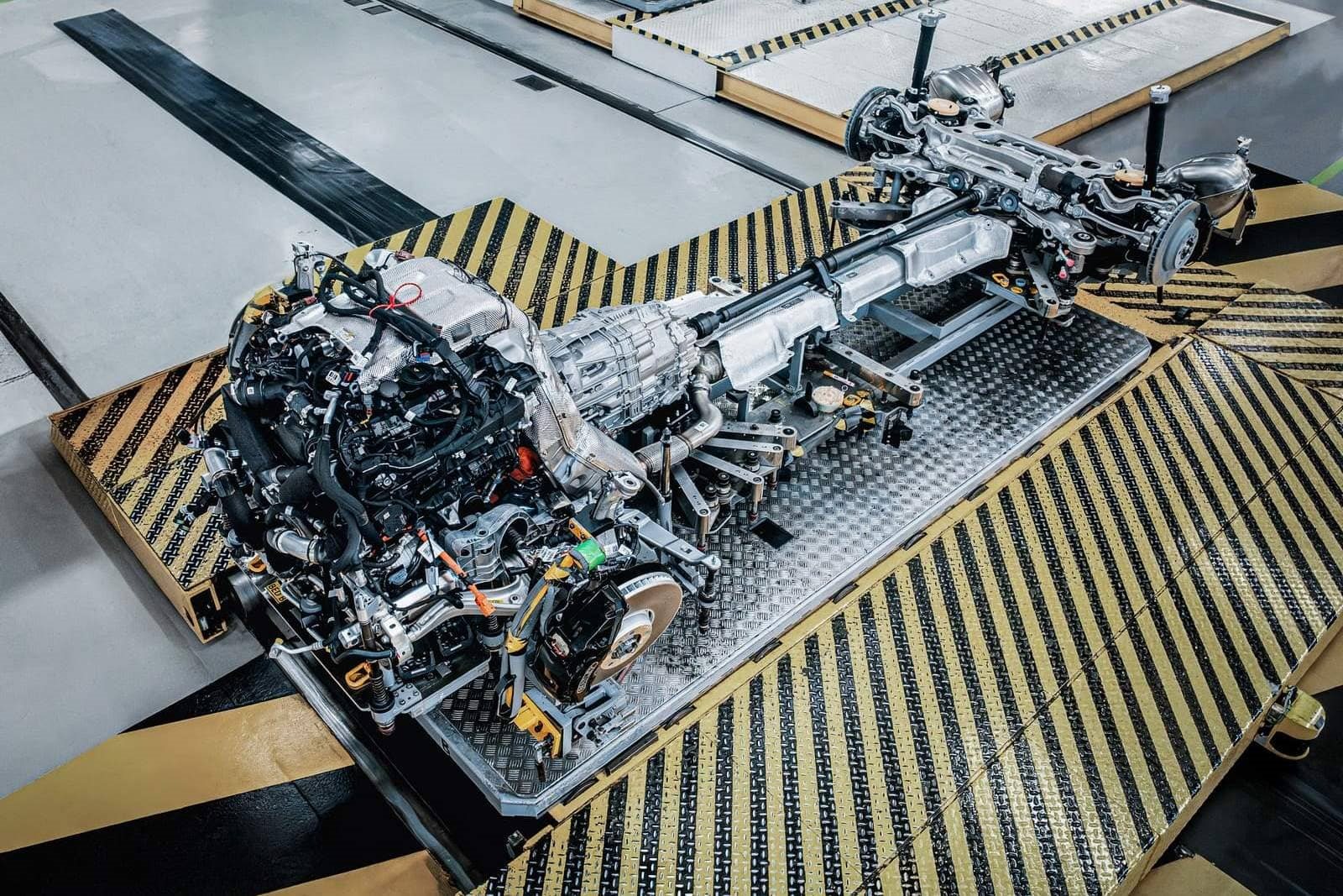 ULTRA PERFORMANCE HYBRID: ESTE É O NOME DO SUBSTITUTO DO MOTOR W12 DA BENTLEY, foto 1