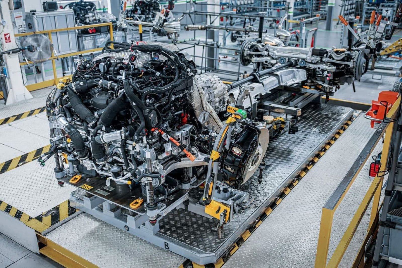 ULTRA PERFORMANCE HYBRID: ESTE É O NOME DO SUBSTITUTO DO MOTOR W12 DA BENTLEY, foto 2