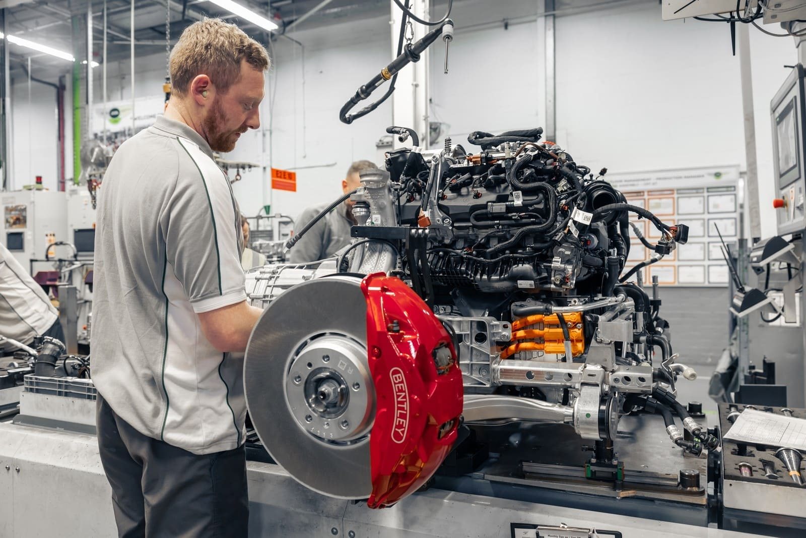 ULTRA PERFORMANCE HYBRID: ESTE É O NOME DO SUBSTITUTO DO MOTOR W12 DA BENTLEY, foto 4
