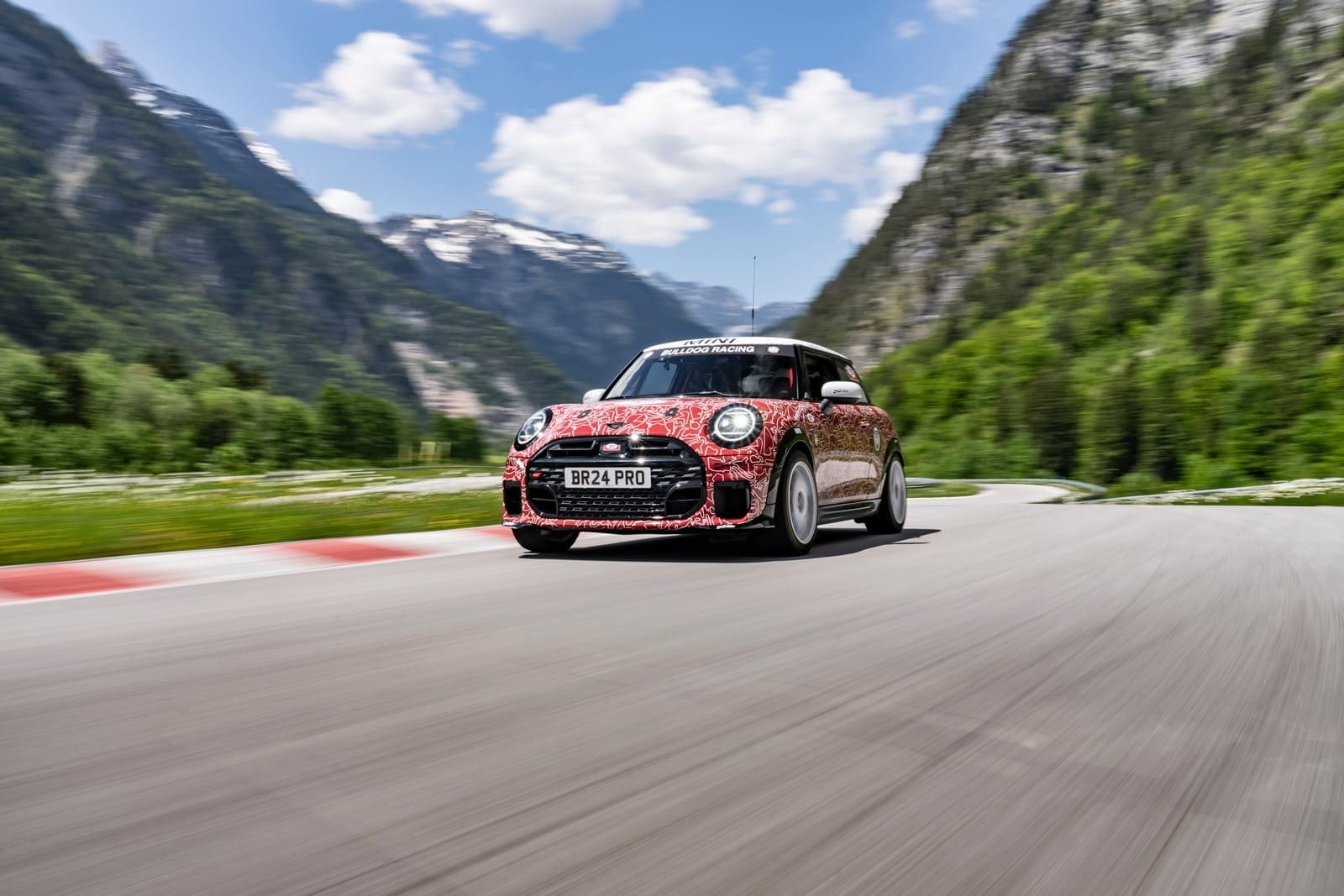 O TOTALMENTE NOVO MINI JOHN COOPER WORKS FARÁ SUA PRIMEIRA APARIÇÃO NAS 24 HORAS DE NÜRBURGRING ANTES DE SUA ESTREIA MUNDIAL, foto 1