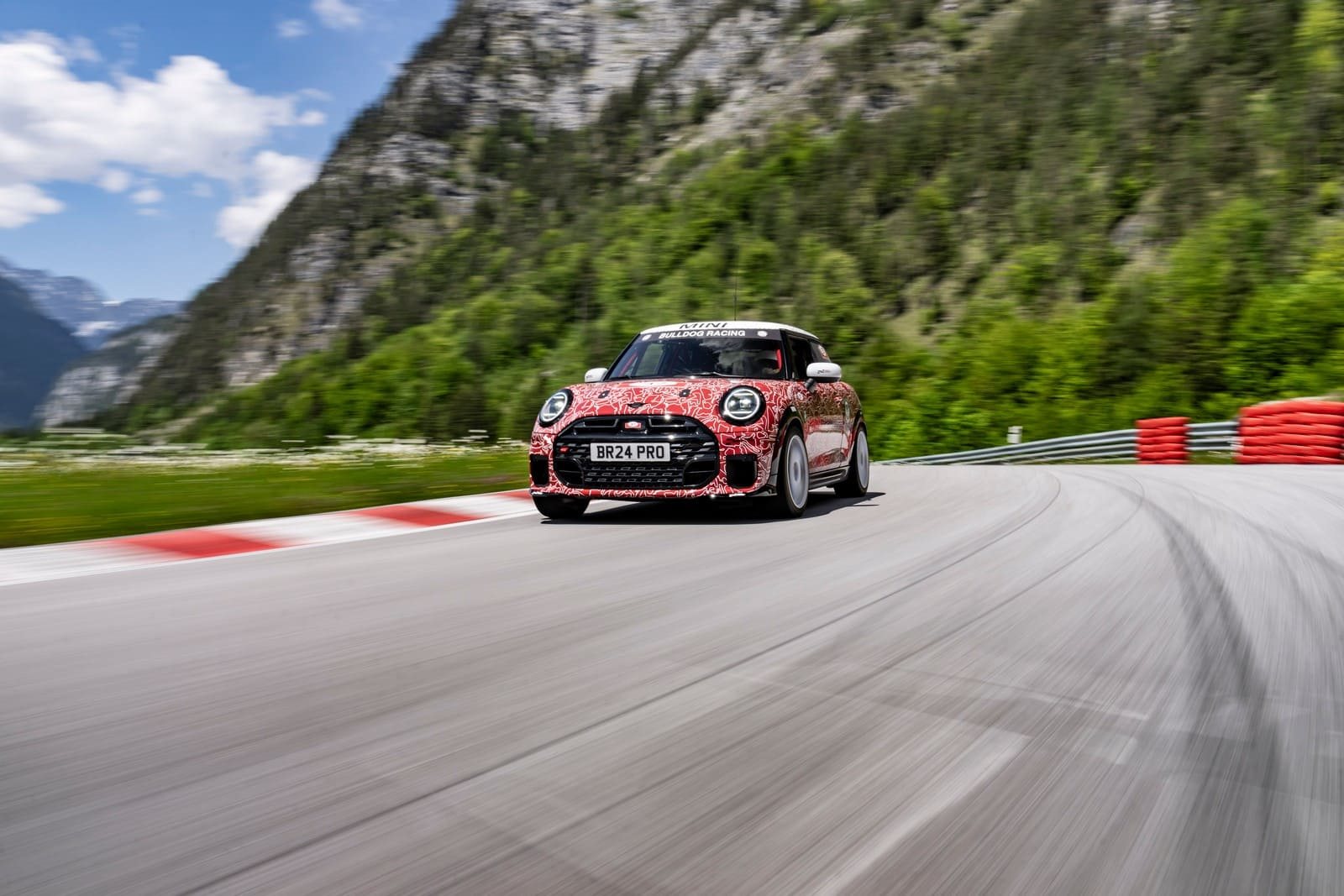 O TOTALMENTE NOVO MINI JOHN COOPER WORKS FARÁ SUA PRIMEIRA APARIÇÃO NAS 24 HORAS DE NÜRBURGRING ANTES DE SUA ESTREIA MUNDIAL, foto 2