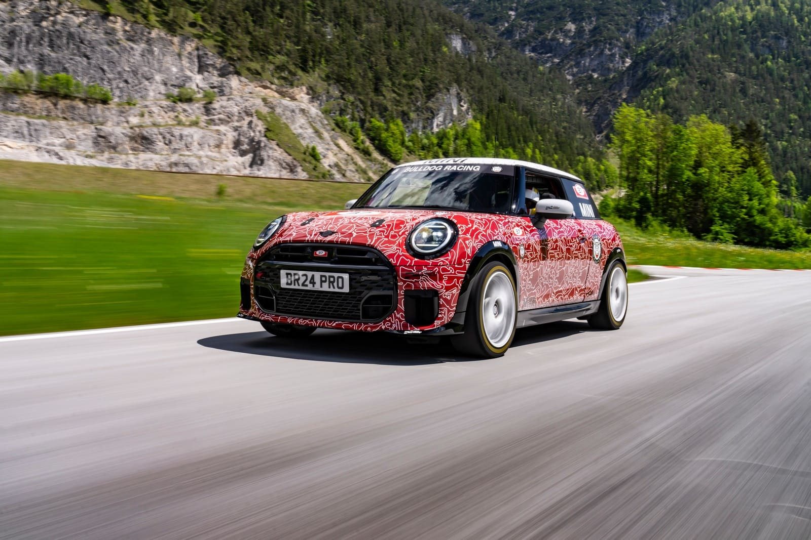 O TOTALMENTE NOVO MINI JOHN COOPER WORKS FARÁ SUA PRIMEIRA APARIÇÃO NAS 24 HORAS DE NÜRBURGRING ANTES DE SUA ESTREIA MUNDIAL, foto 4