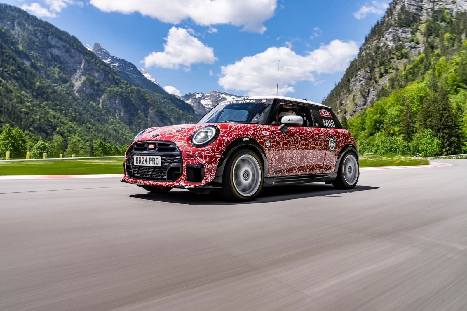 O TOTALMENTE NOVO MINI JOHN COOPER WORKS FARÁ SUA PRIMEIRA APARIÇÃO NAS 24 HORAS DE NÜRBURGRING ANTES DE SUA ESTREIA MUNDIAL, foto 5
