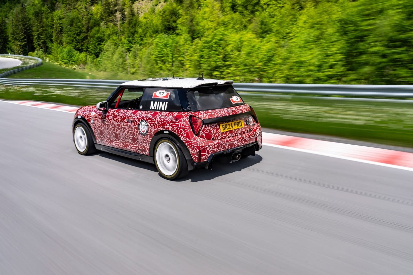 O TOTALMENTE NOVO MINI JOHN COOPER WORKS FARÁ SUA PRIMEIRA APARIÇÃO NAS 24 HORAS DE NÜRBURGRING ANTES DE SUA ESTREIA MUNDIAL, foto 11