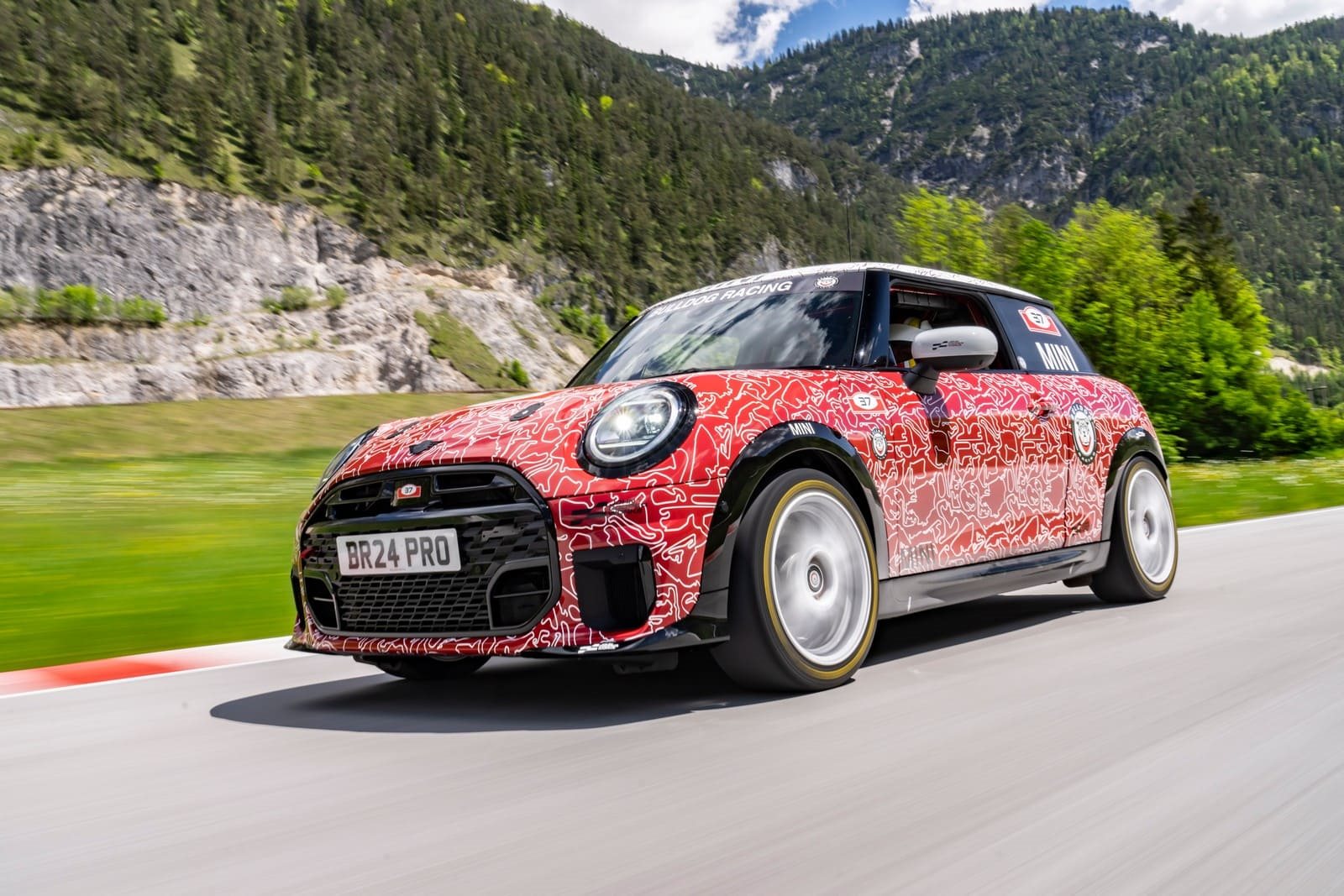 O TOTALMENTE NOVO MINI JOHN COOPER WORKS FARÁ SUA PRIMEIRA APARIÇÃO NAS 24 HORAS DE NÜRBURGRING ANTES DE SUA ESTREIA MUNDIAL, foto 16