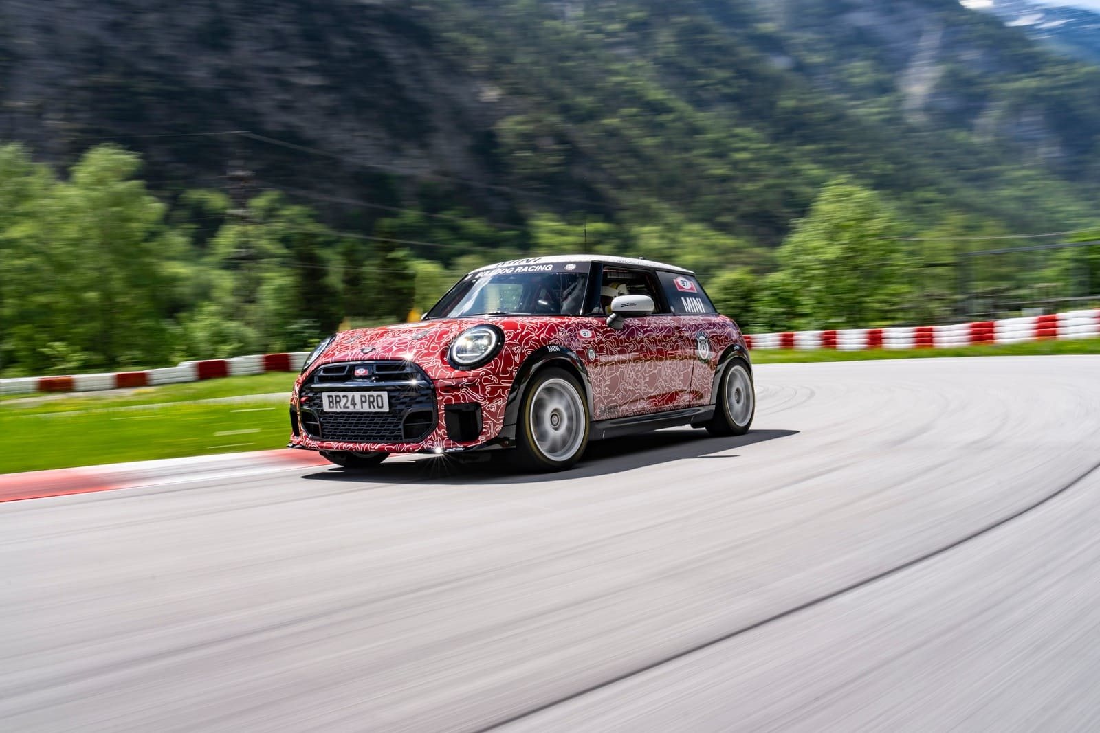 O TOTALMENTE NOVO MINI JOHN COOPER WORKS FARÁ SUA PRIMEIRA APARIÇÃO NAS 24 HORAS DE NÜRBURGRING ANTES DE SUA ESTREIA MUNDIAL, foto 18