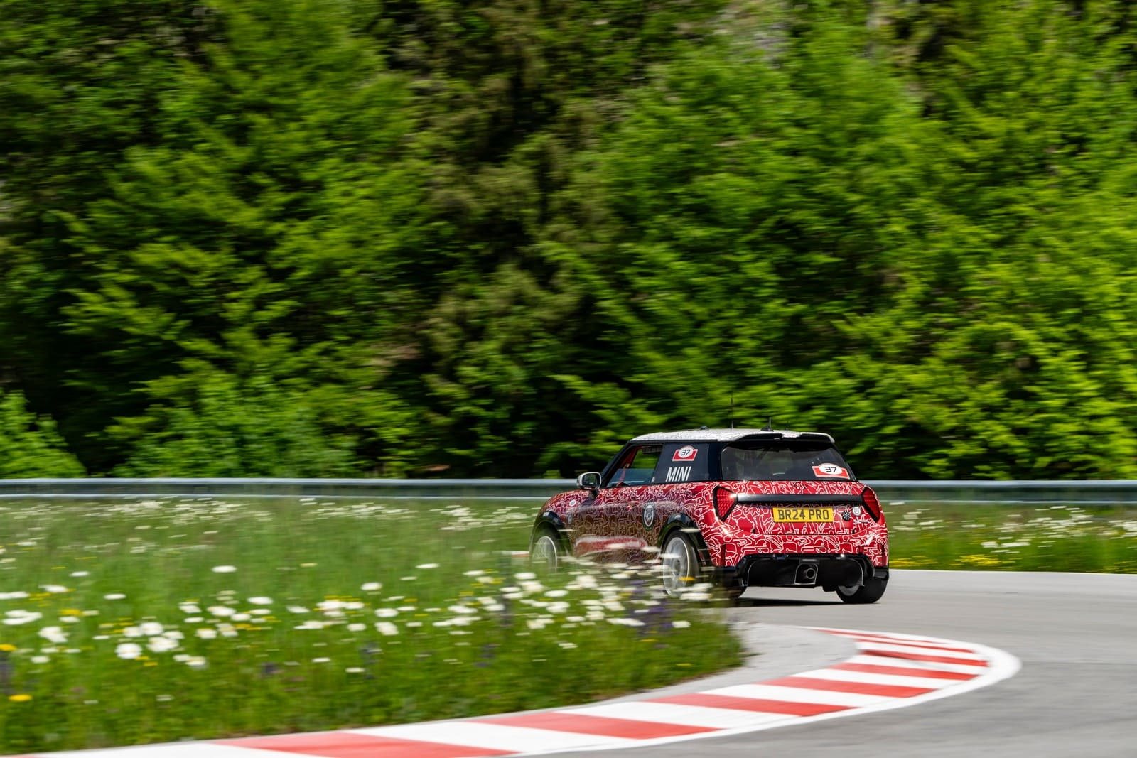 O TOTALMENTE NOVO MINI JOHN COOPER WORKS FARÁ SUA PRIMEIRA APARIÇÃO NAS 24 HORAS DE NÜRBURGRING ANTES DE SUA ESTREIA MUNDIAL, foto 29