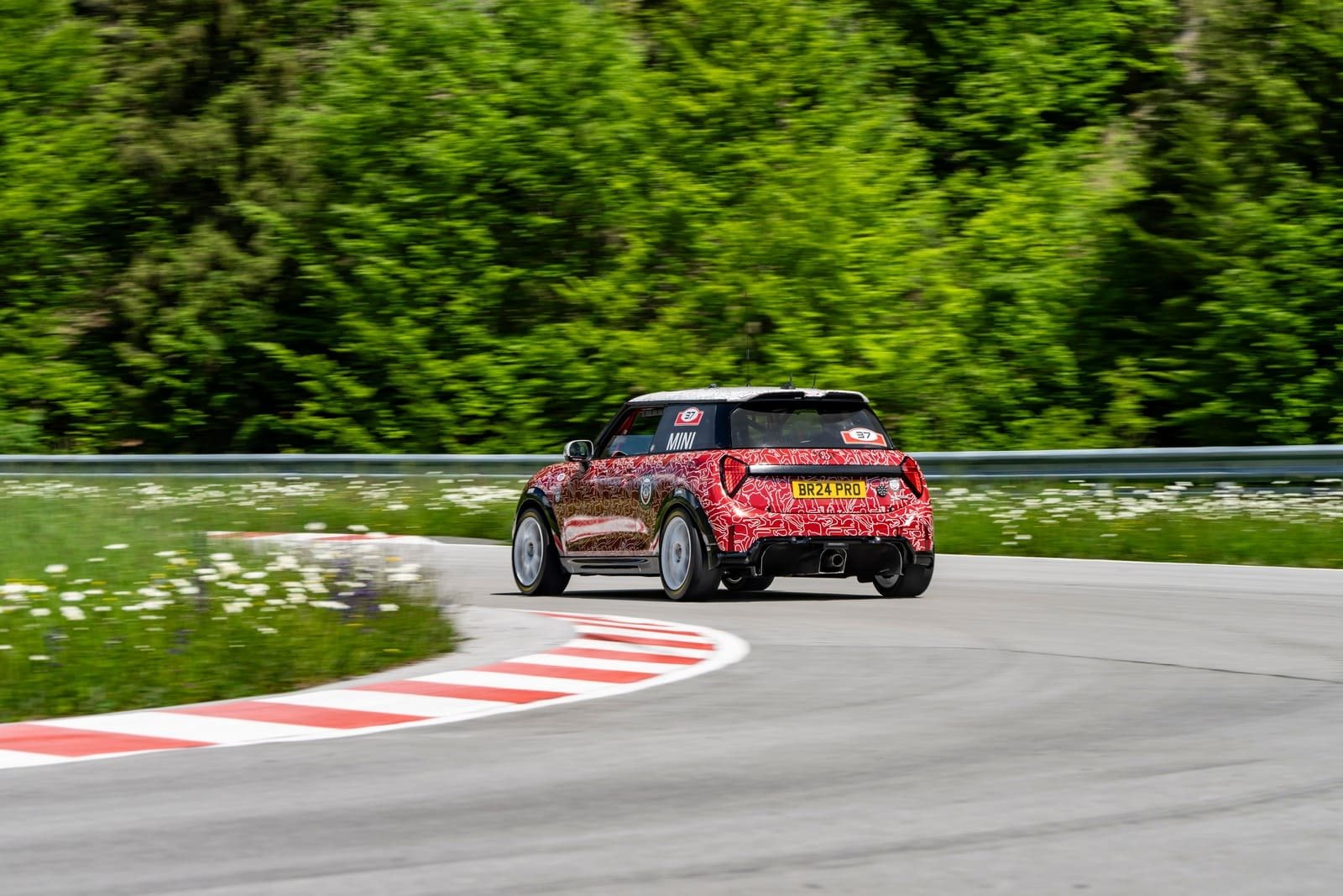 O TOTALMENTE NOVO MINI JOHN COOPER WORKS FARÁ SUA PRIMEIRA APARIÇÃO NAS 24 HORAS DE NÜRBURGRING ANTES DE SUA ESTREIA MUNDIAL, foto 30