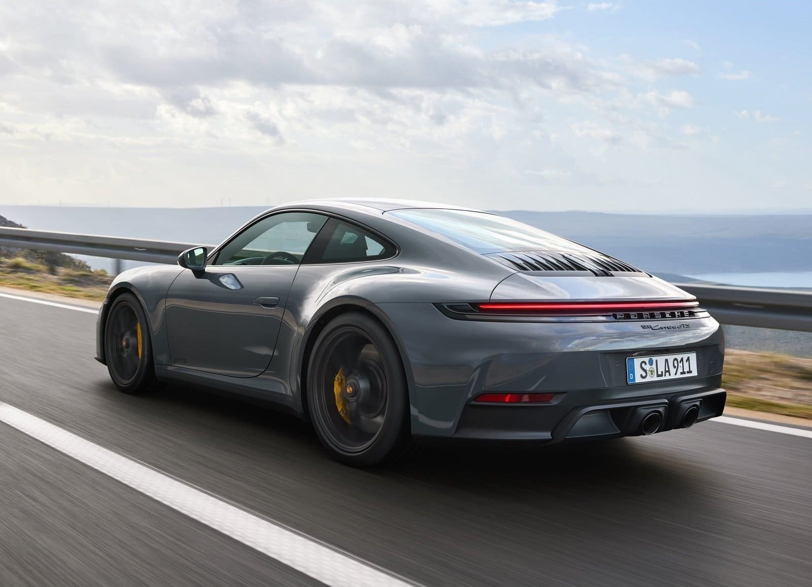NOVOS PORSCHE 911 CARRERA GTS E 911 CARRERA: T-HYBRID APRIMORA SIGNIFICATIVAMENTE O DESEMPENHO, foto 14