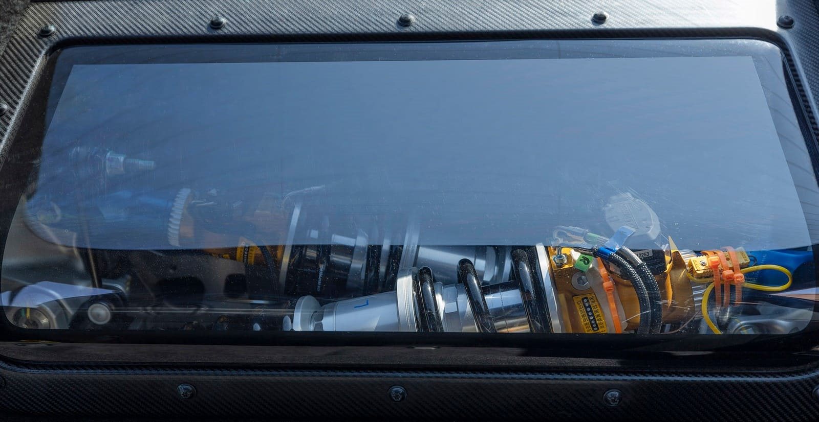 SUSPENSÃO DO FORD MUSTANG GTD É OBRA DE ARTE E GANHA VITRINE NA CABINE, foto 4