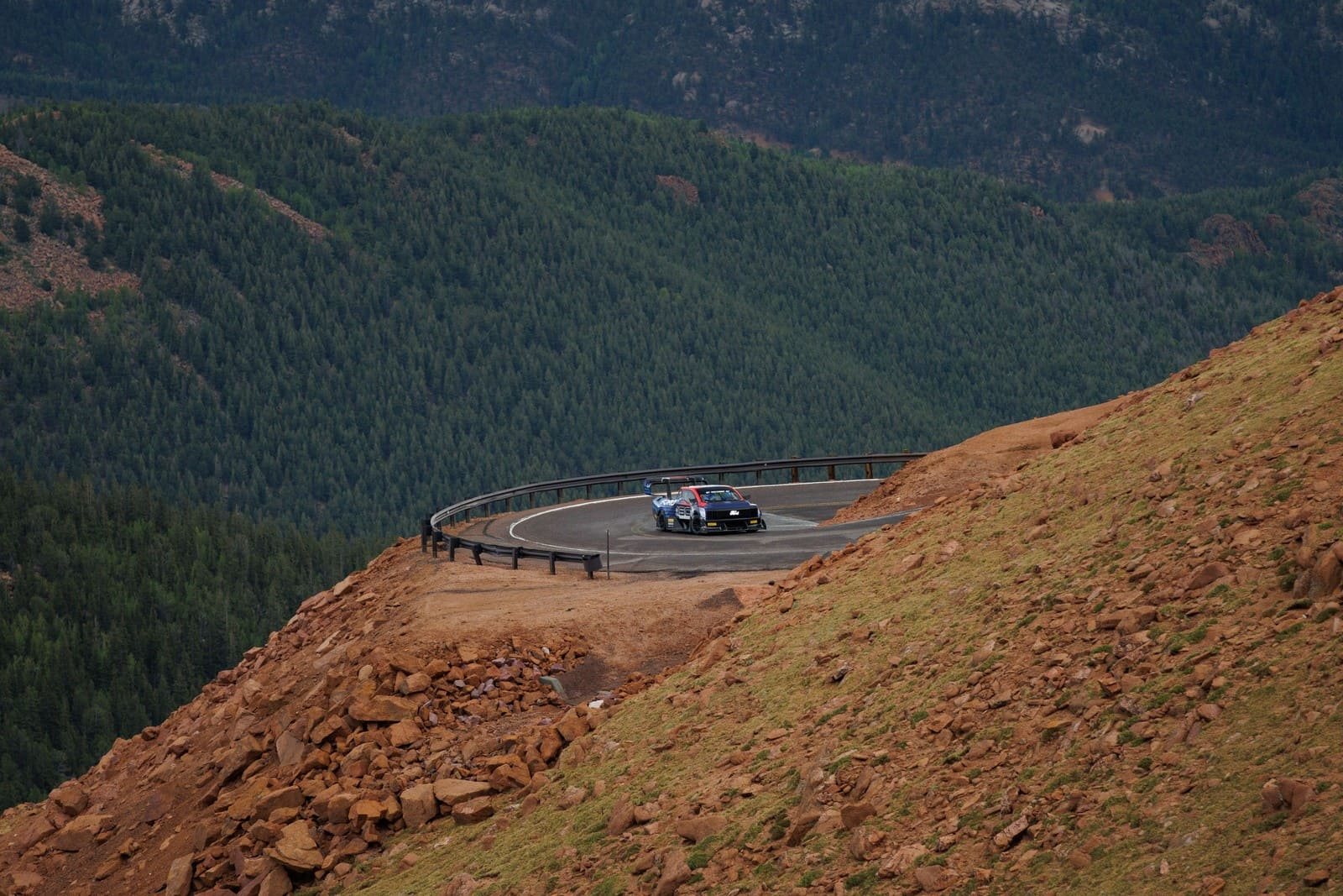 FORD F-150 LIGHTNING SUPERTRUCK É O NOVO REI DA MONTANHA EM PIKES PEAK, foto 3