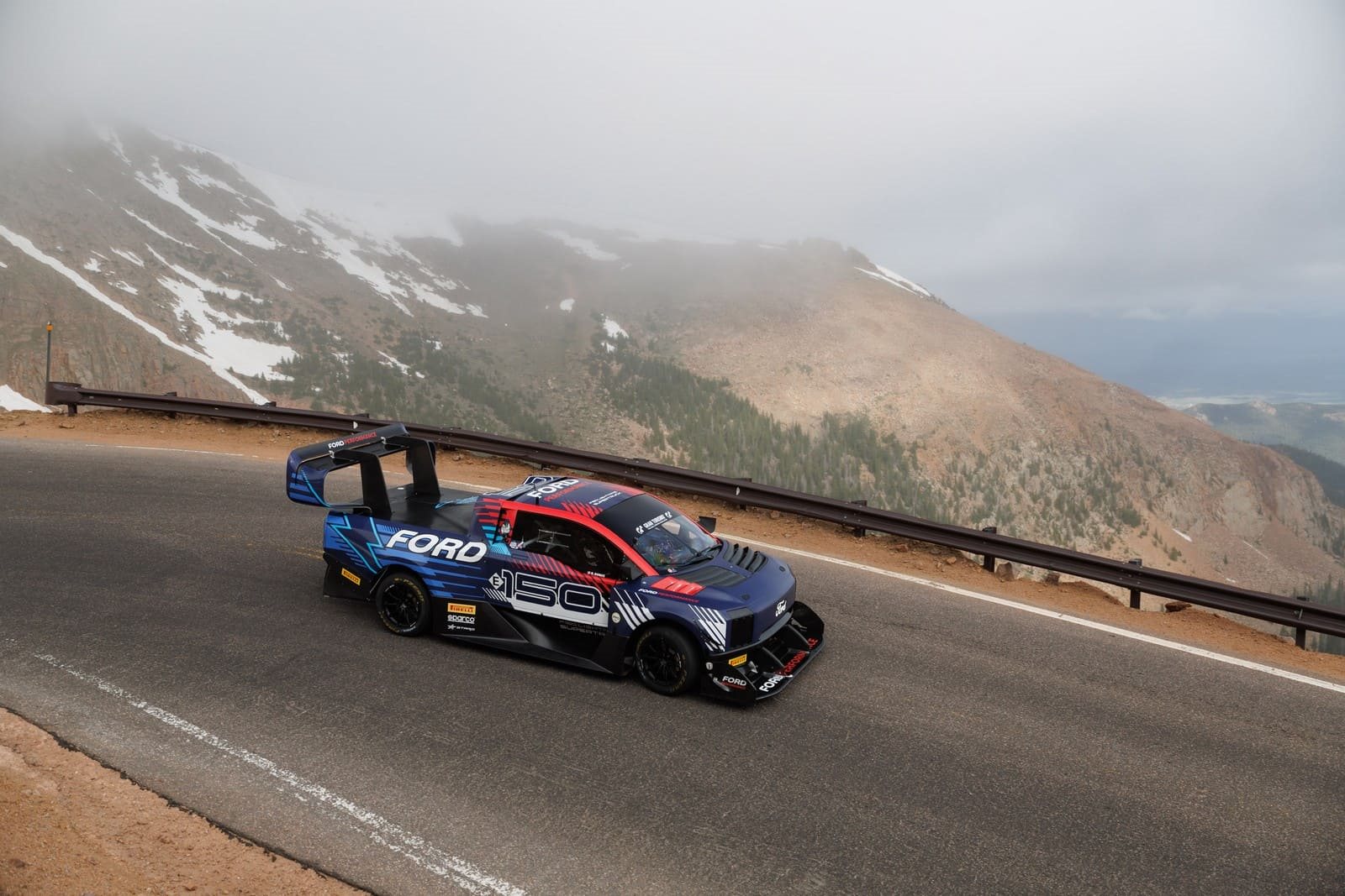 FORD F-150 LIGHTNING SUPERTRUCK É O NOVO REI DA MONTANHA EM PIKES PEAK, foto 4