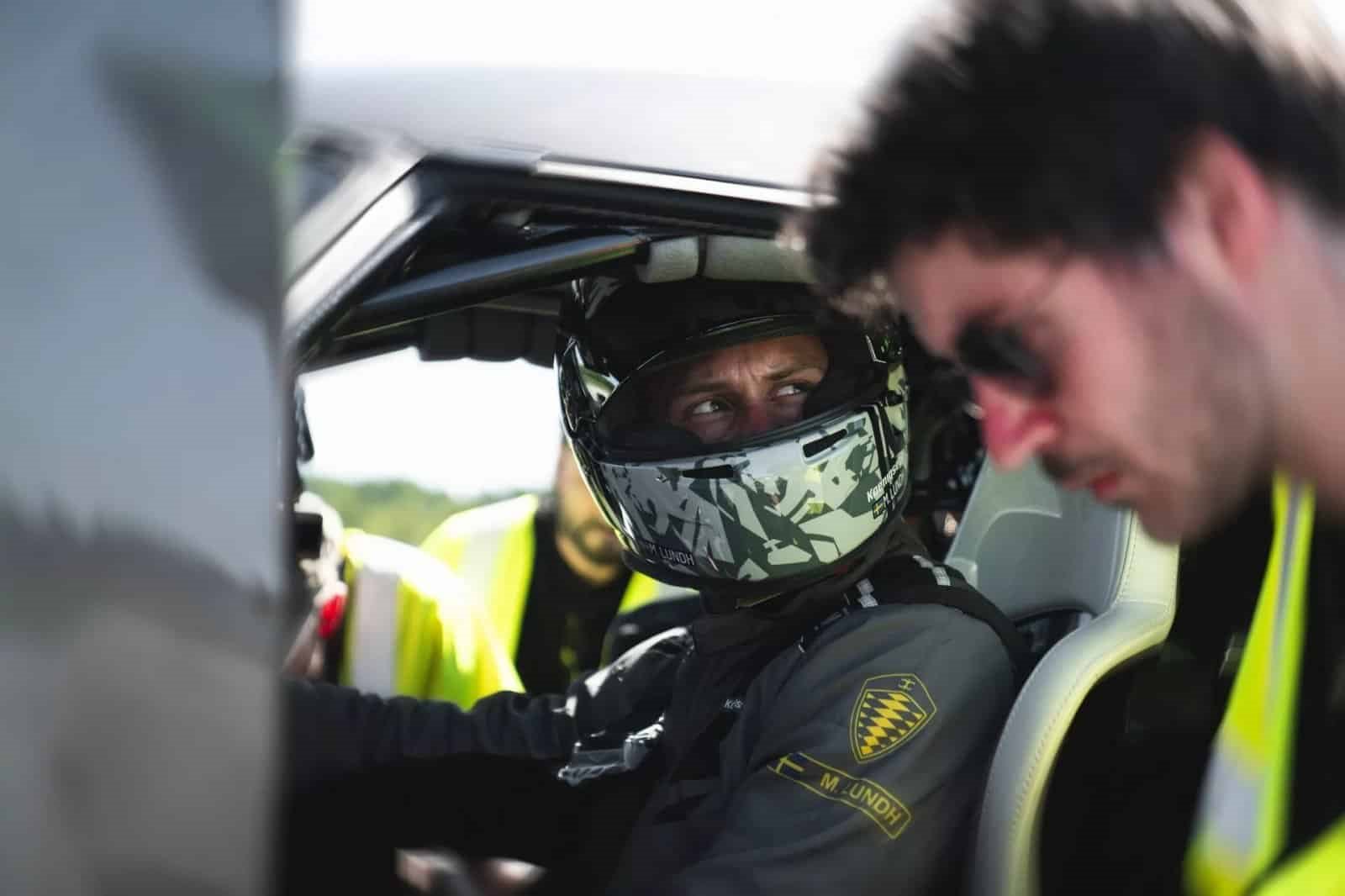 KOENIGSEGG JESKO ABSOLUT BATE QUATRO RECORDES MUNDIAIS DE VELOCIDADE, foto 5