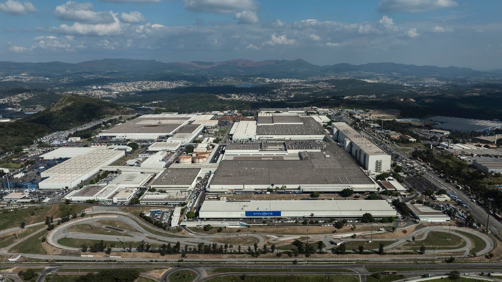 POLO AUTOMOTIVO STELLANTIS DE BETIM CELEBRA 48 ANOS COM LEGADO DE INOVAÇÃO NA INDÚSTRIA AUTOMOTIVA, foto 1