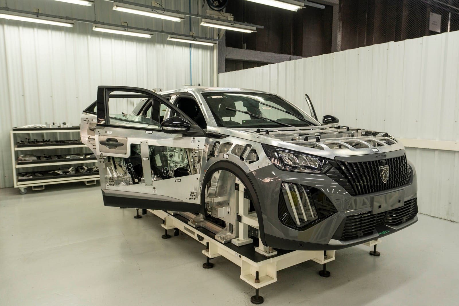 STELLANTIS ARGENTINA INICIOU A PRODUÇÃO EM SÉRIE DO NOVO PEUGEOT 2008 EM SUA PLANTA DE El PALOMAR, foto 11