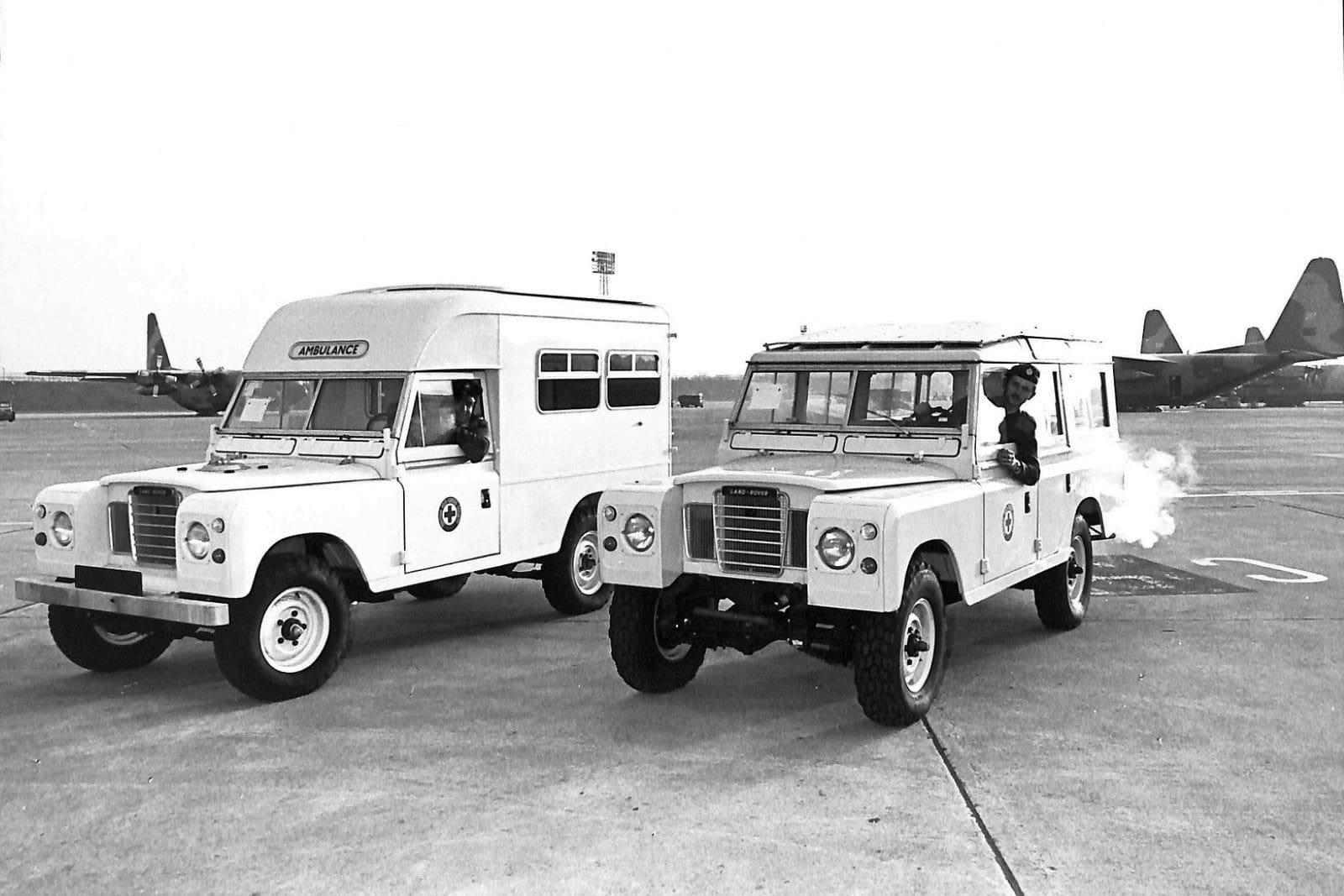 LAND ROVER DEFENDER COMEMORA 70 ANOS DE PARCERIA HUMANITÁRIA MARCANTE COM A CRUZ VERMELHA BRITÂNICA, foto 3