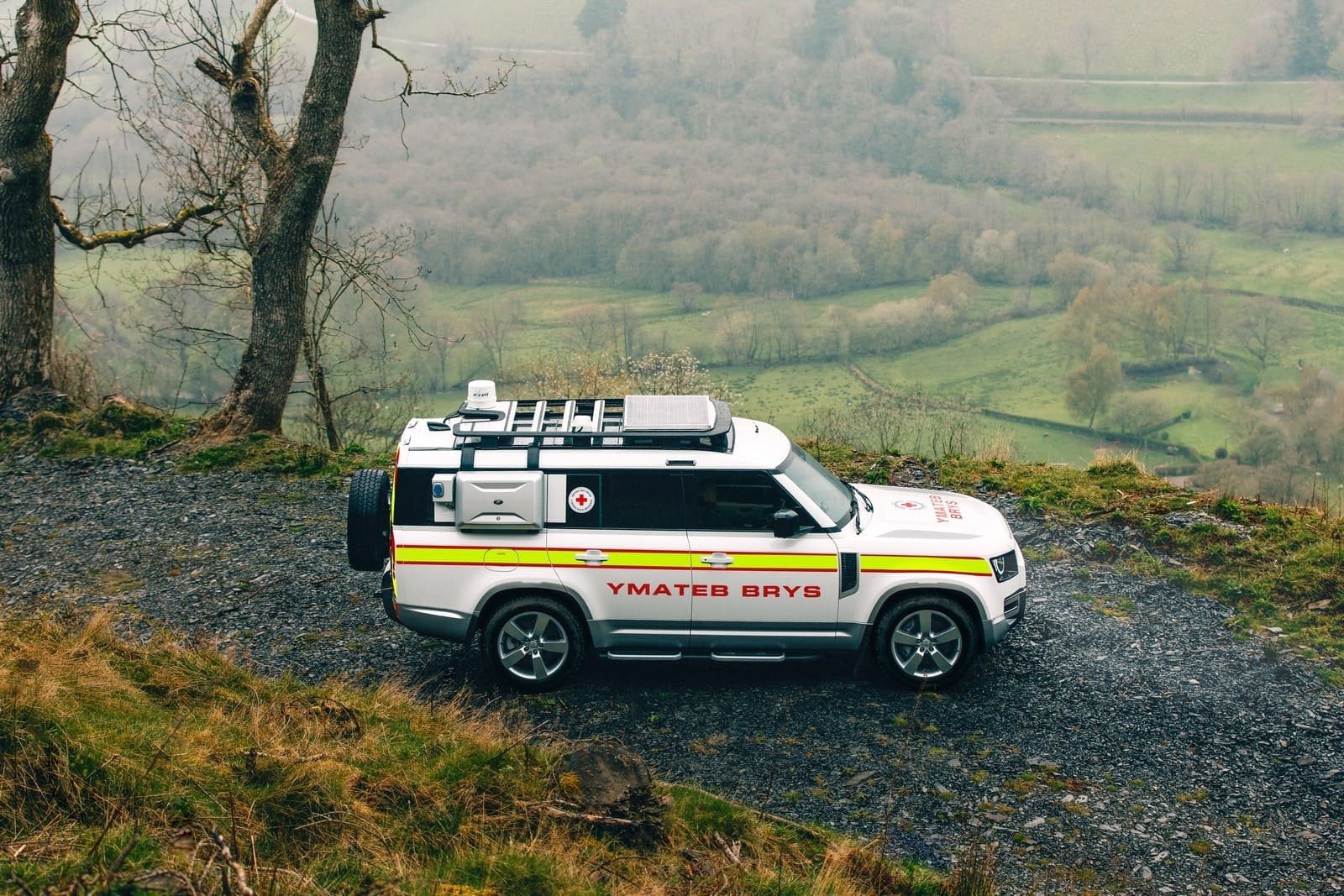 LAND ROVER DEFENDER COMEMORA 70 ANOS DE PARCERIA HUMANITÁRIA MARCANTE COM A CRUZ VERMELHA BRITÂNICA, foto 5