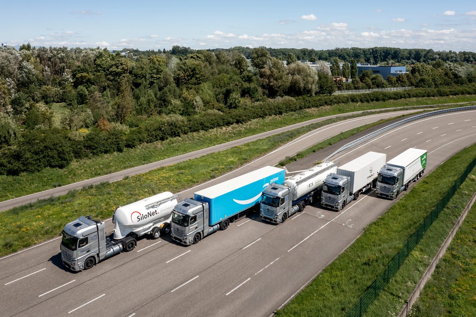 DAIMLER TRUCK INICIA TESTES EM CLIENTES COM CAMINHÕES MERCEDES-BENZ MOVIDOS A CÉLULA DE COMBUSTÍVEL À BASE DE HIDROGÊNIO, foto 2