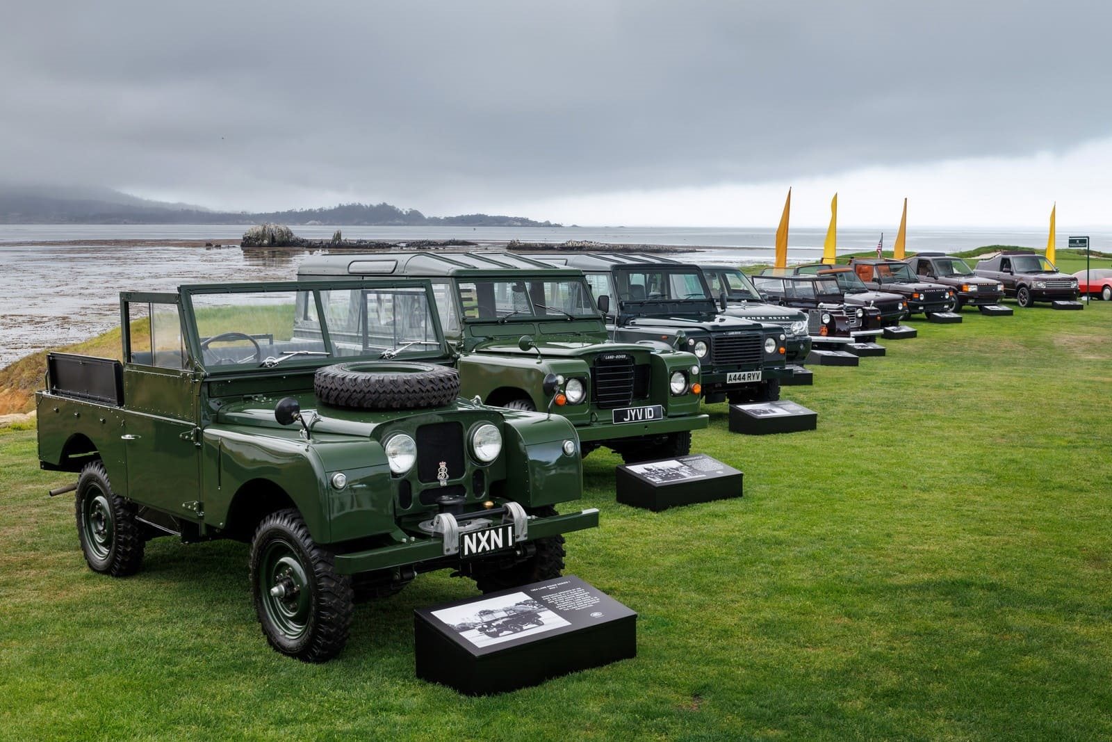 EXPOSIÇÃO ÚNICA DE VEÍCULOS USADOS POR SUA MAJESTADE A RAINHA ELIZABETH II NA MONTEREY CAR WEEK, foto 3