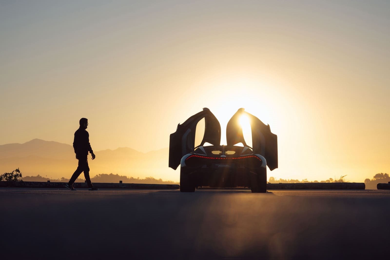 DE BEVERLY HILLS A NEWPORT BEACH: O BUGATTI TOURBILLON ENCANTA A CALIFÓRNIA, foto 3