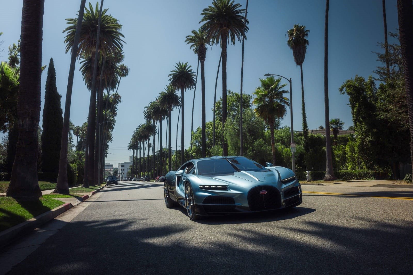 DE BEVERLY HILLS A NEWPORT BEACH: O BUGATTI TOURBILLON ENCANTA A CALIFÓRNIA, foto 4