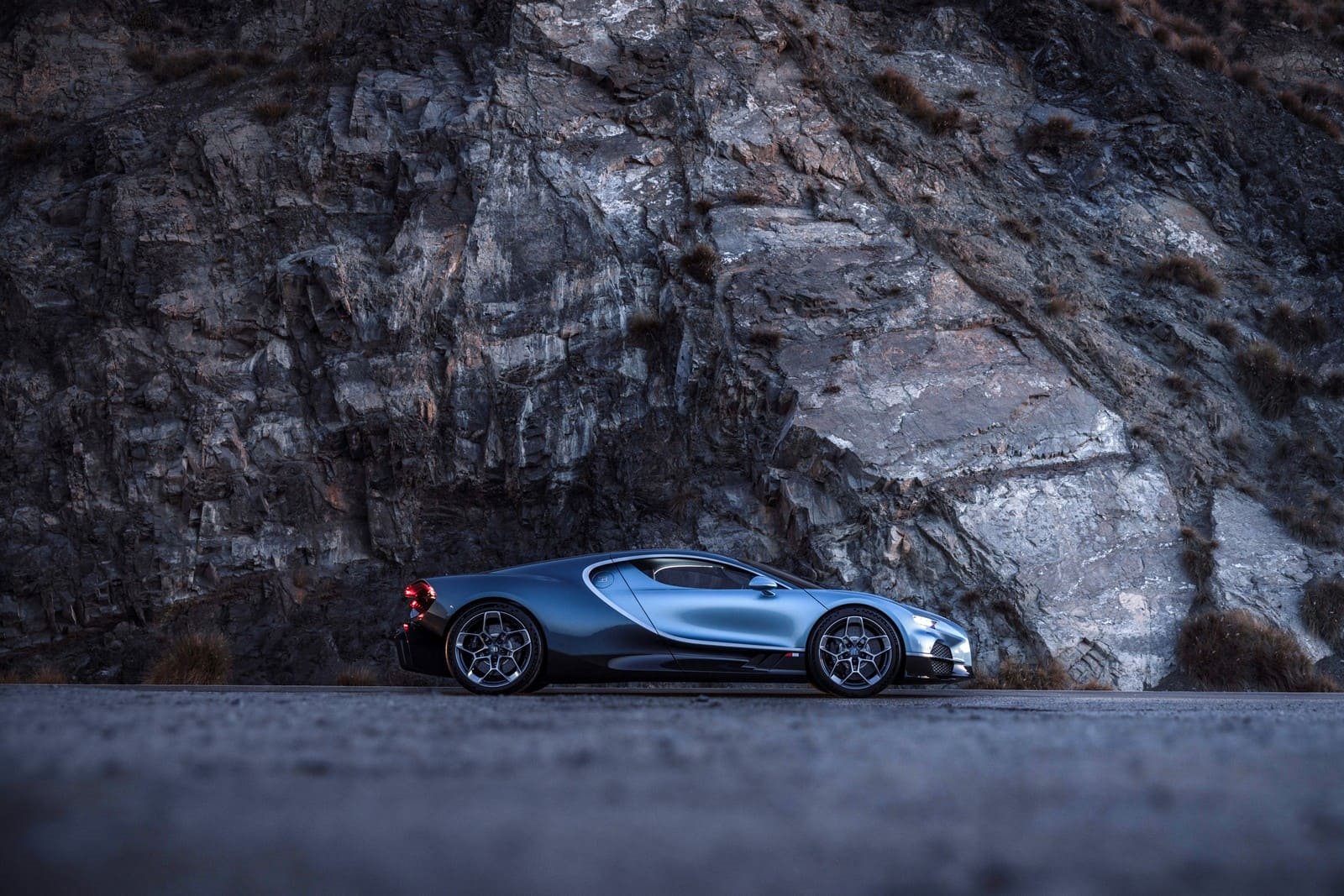 DE BEVERLY HILLS A NEWPORT BEACH: O BUGATTI TOURBILLON ENCANTA A CALIFÓRNIA, foto 6