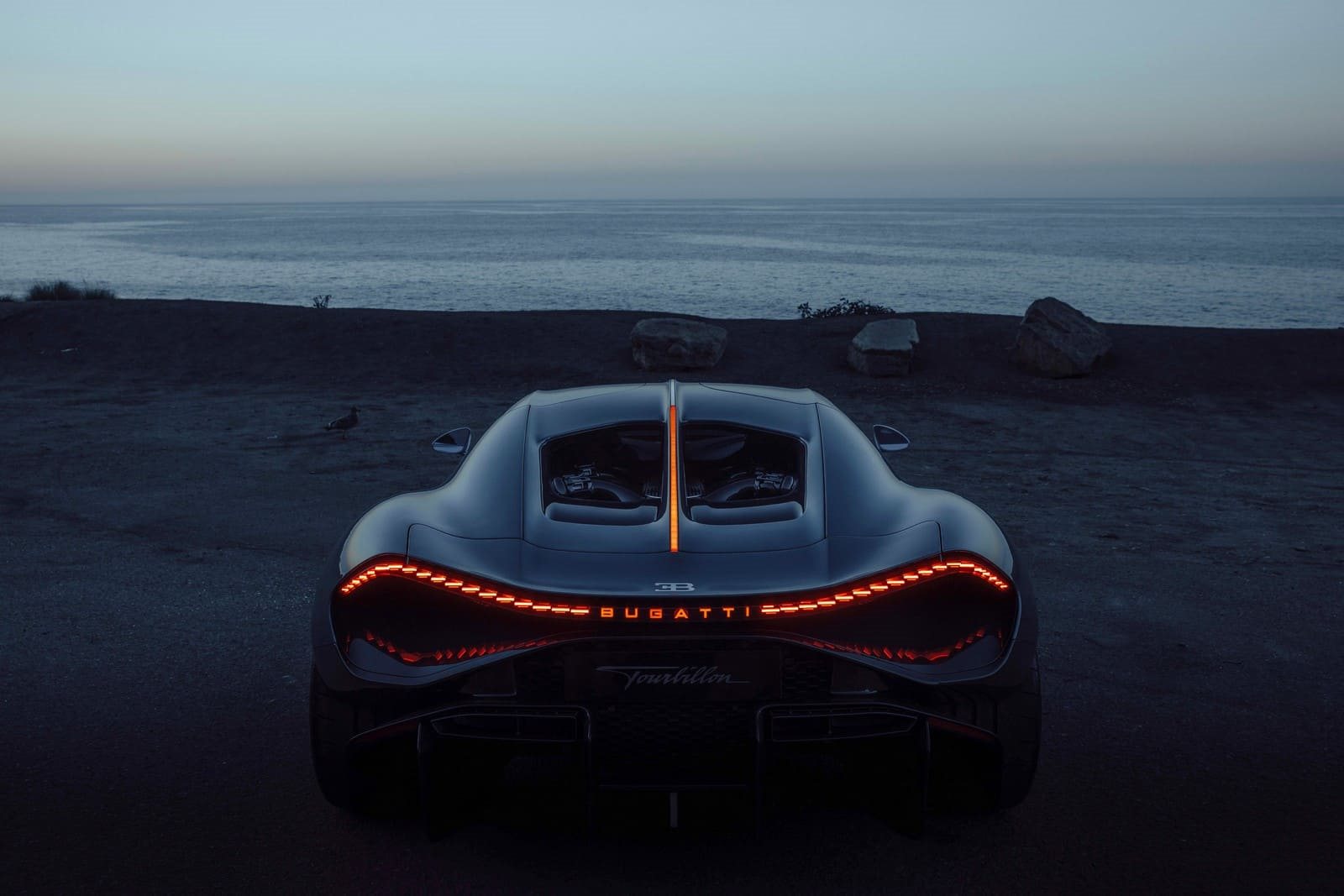 DE BEVERLY HILLS A NEWPORT BEACH: O BUGATTI TOURBILLON ENCANTA A CALIFÓRNIA, foto 7