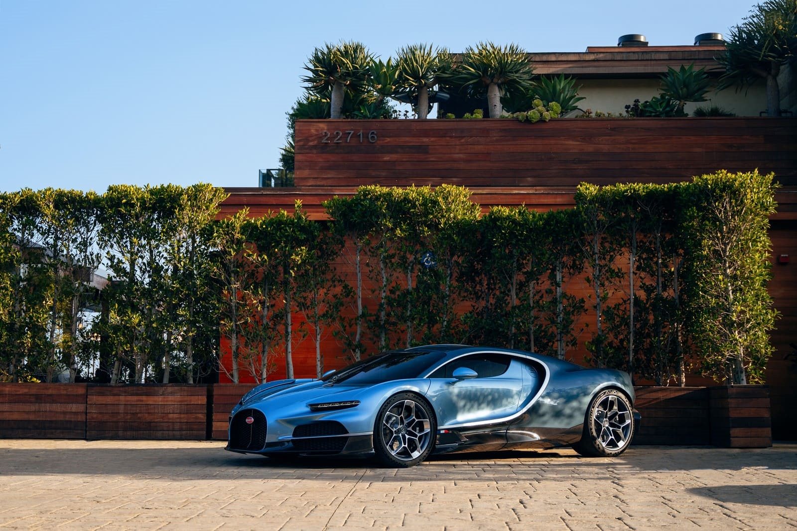 DE BEVERLY HILLS A NEWPORT BEACH: O BUGATTI TOURBILLON ENCANTA A CALIFÓRNIA, foto 9