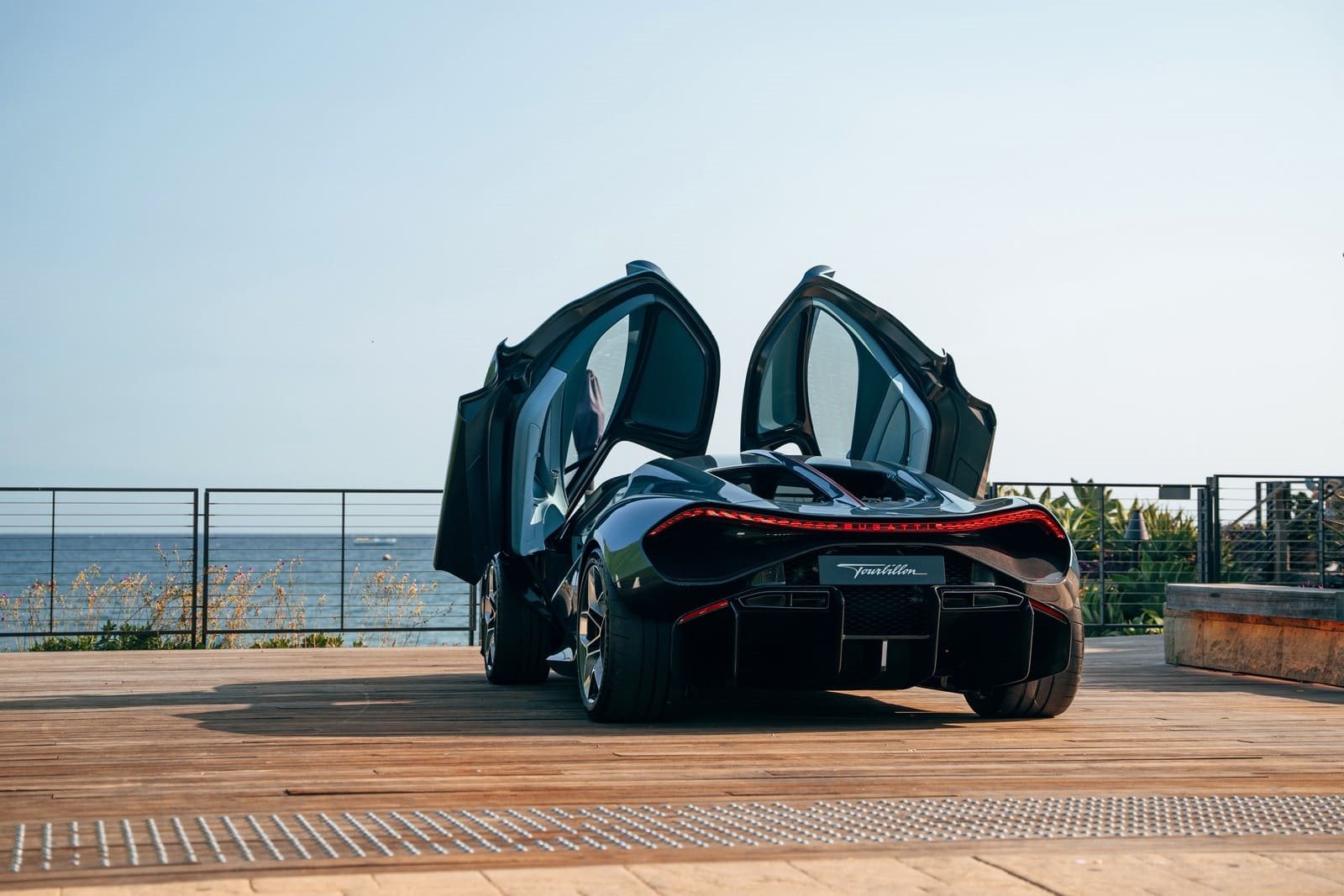 DE BEVERLY HILLS A NEWPORT BEACH: O BUGATTI TOURBILLON ENCANTA A CALIFÓRNIA, foto 10