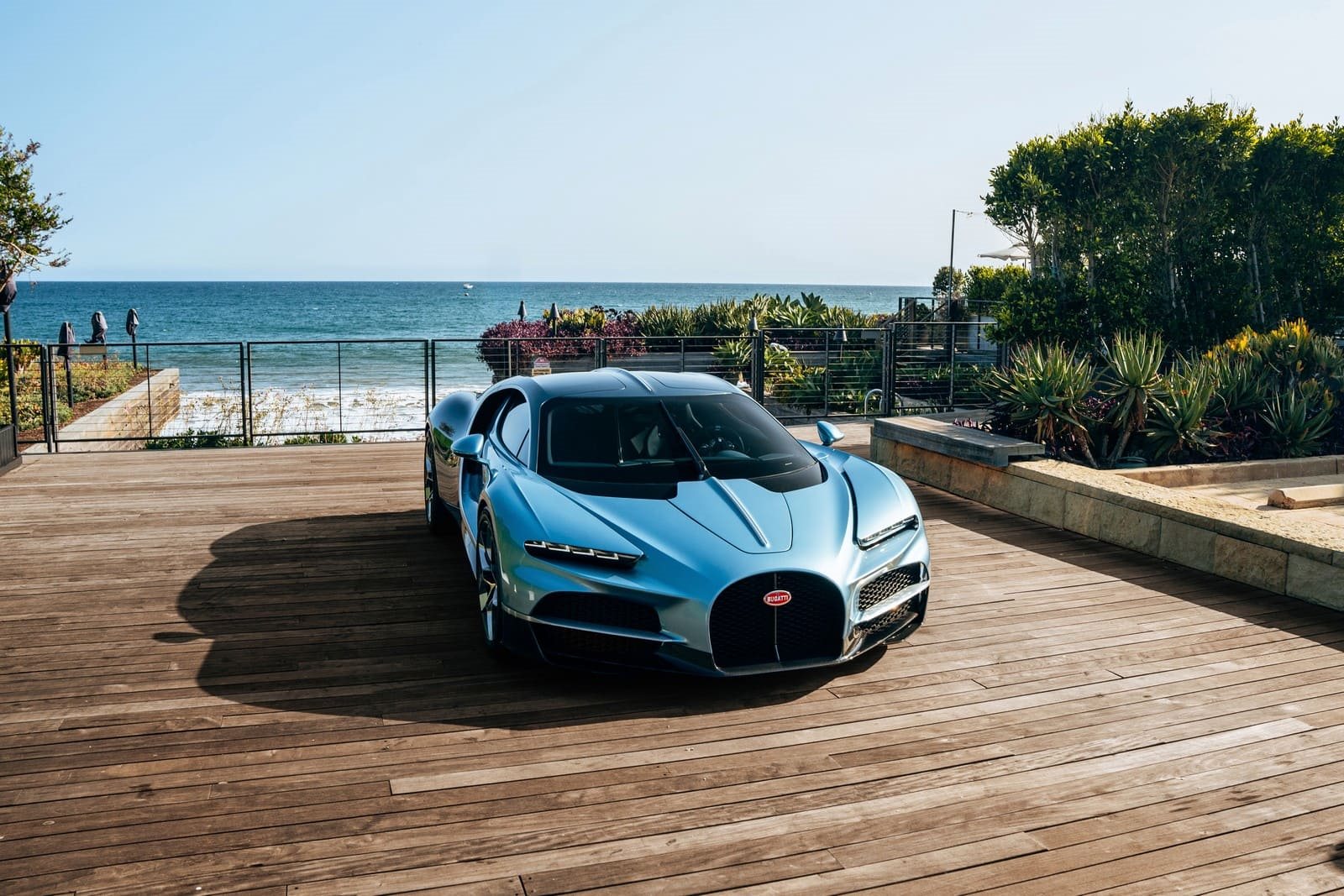 DE BEVERLY HILLS A NEWPORT BEACH: O BUGATTI TOURBILLON ENCANTA A CALIFÓRNIA, foto 11
