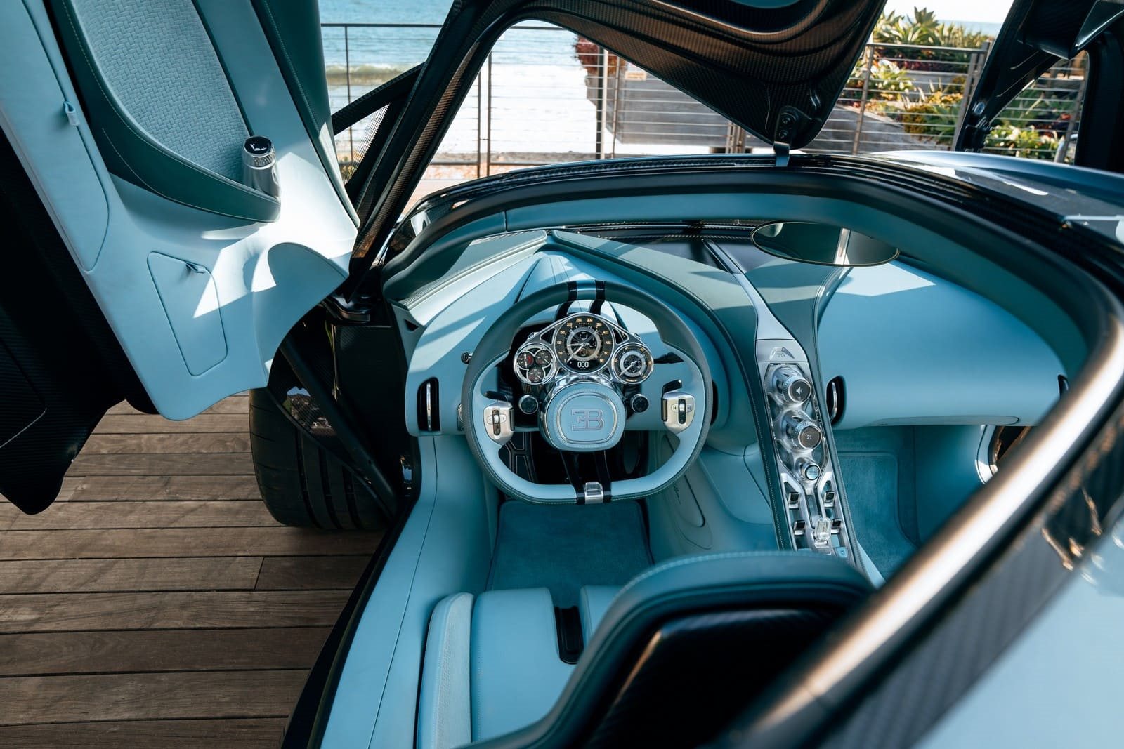 DE BEVERLY HILLS A NEWPORT BEACH: O BUGATTI TOURBILLON ENCANTA A CALIFÓRNIA, foto 12