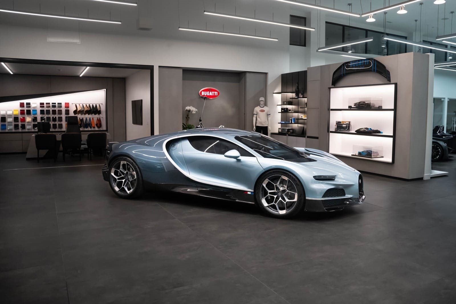 DE BEVERLY HILLS A NEWPORT BEACH: O BUGATTI TOURBILLON ENCANTA A CALIFÓRNIA, foto 14