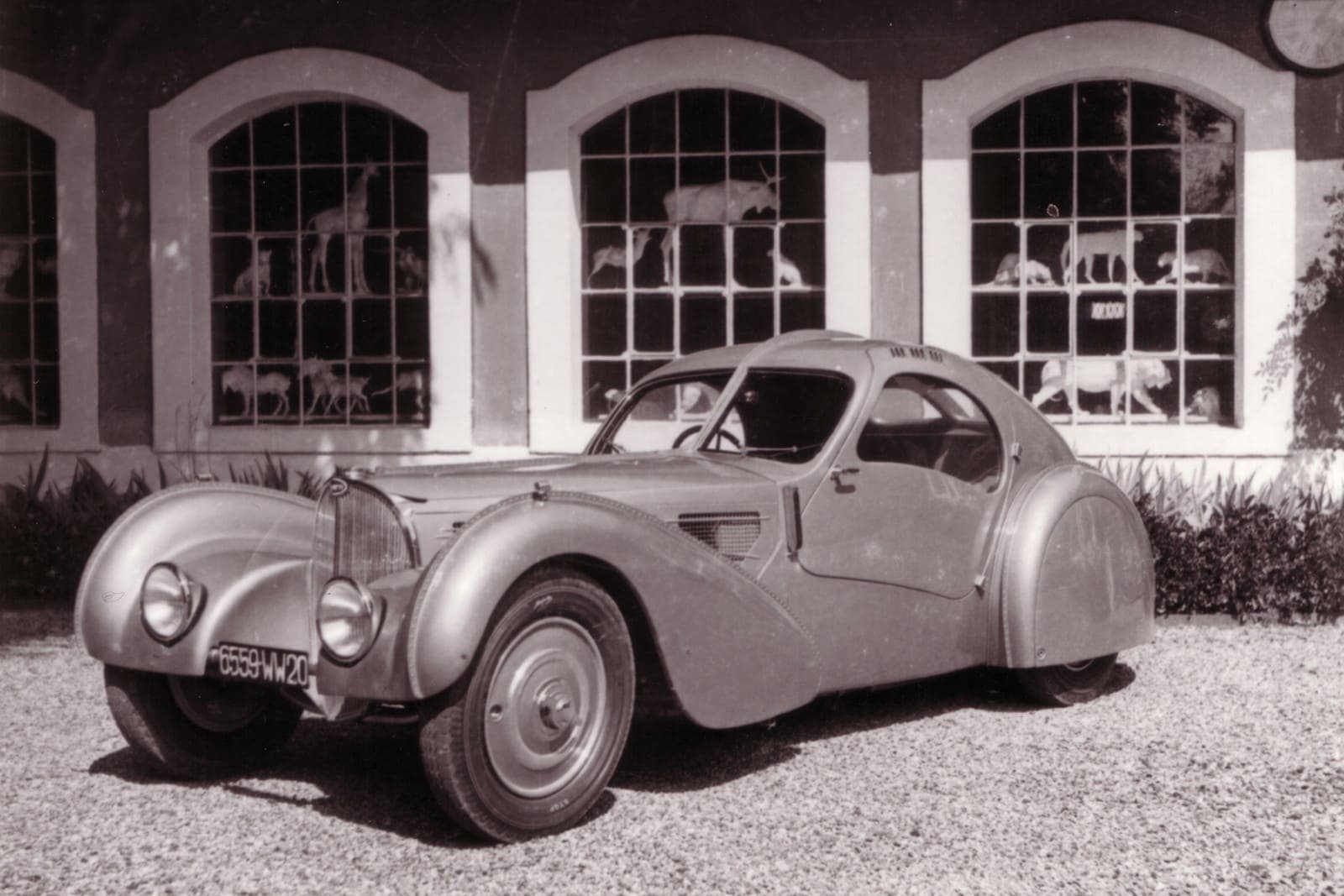 ARTE, FORMA, TÉCNICA: REVELANDO AS HISTÓRIAS NÃO CONTADAS DE 115 ANOS DE INCOMPARÁVEL HISTÓRIA DA BUGATTI, foto 2