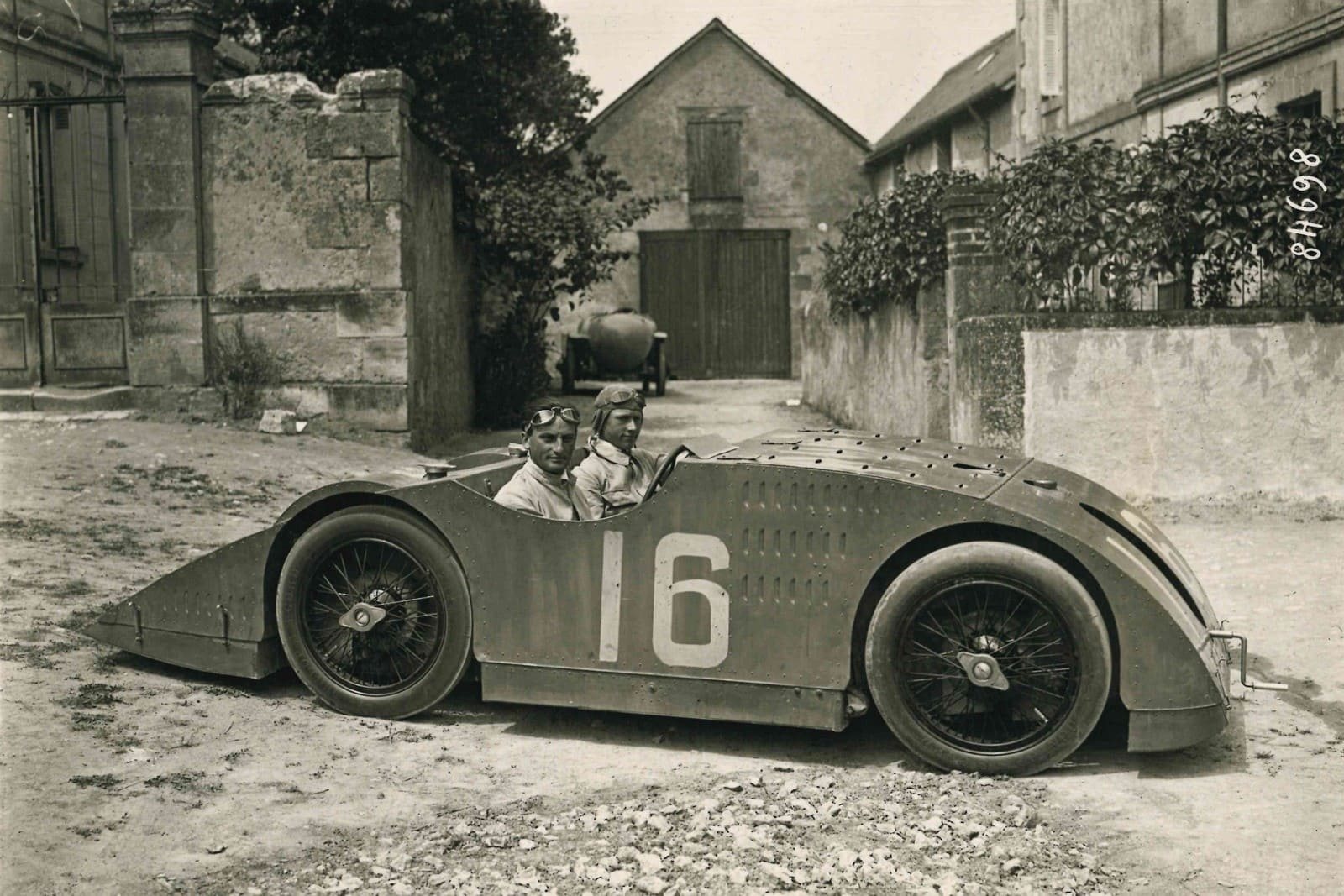 ARTE, FORMA, TÉCNICA: REVELANDO AS HISTÓRIAS NÃO CONTADAS DE 115 ANOS DE INCOMPARÁVEL HISTÓRIA DA BUGATTI, foto 3