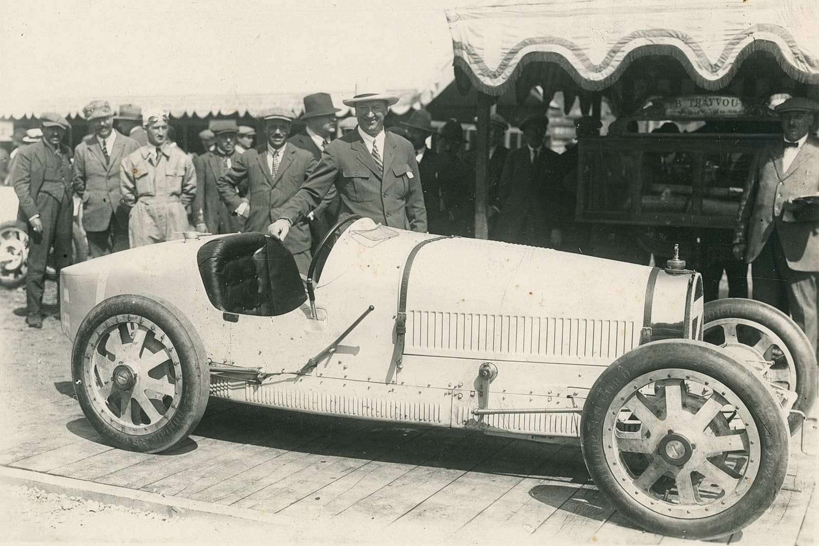 ARTE, FORMA, TÉCNICA: REVELANDO AS HISTÓRIAS NÃO CONTADAS DE 115 ANOS DE INCOMPARÁVEL HISTÓRIA DA BUGATTI, foto 4