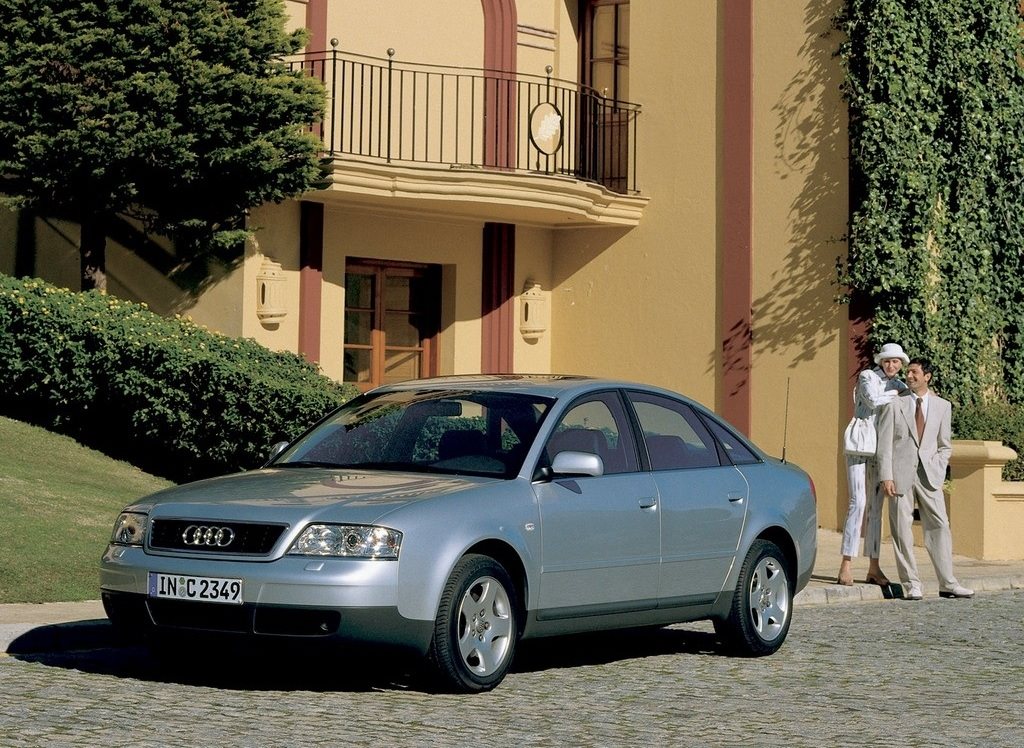 AUDI A4 CELEBRA 30 ANOS COM TRAÇÃO QUATTRO COM SOFISTICAÇÃO, foto 3