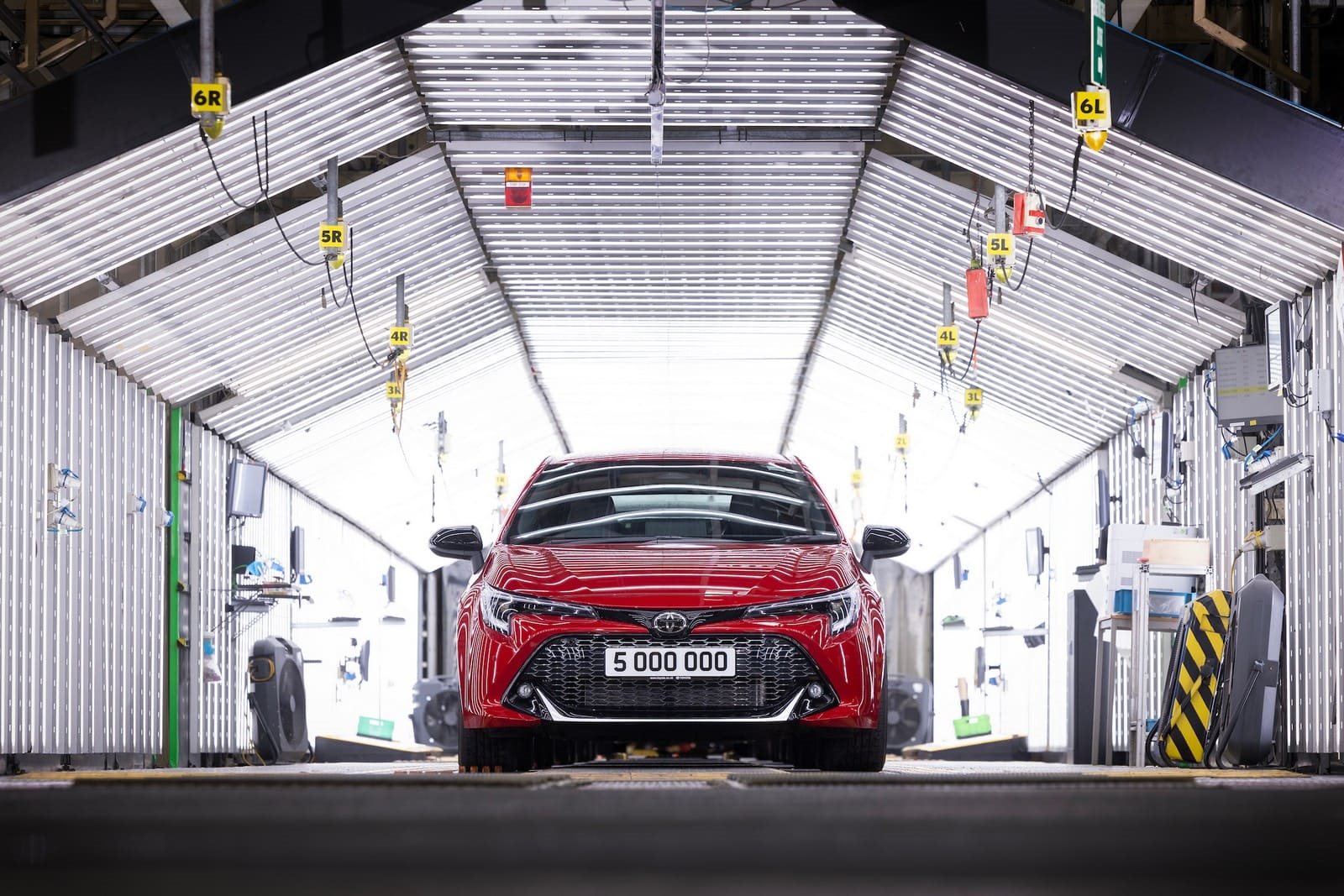 TOYOTA COROLLA ASSINALA UM NOVO MARCO COM A FABRICAÇÃO DO VEÍCULO CINCO MILHÕES DA TOYOTA NO REINO UNIDO, foto 1