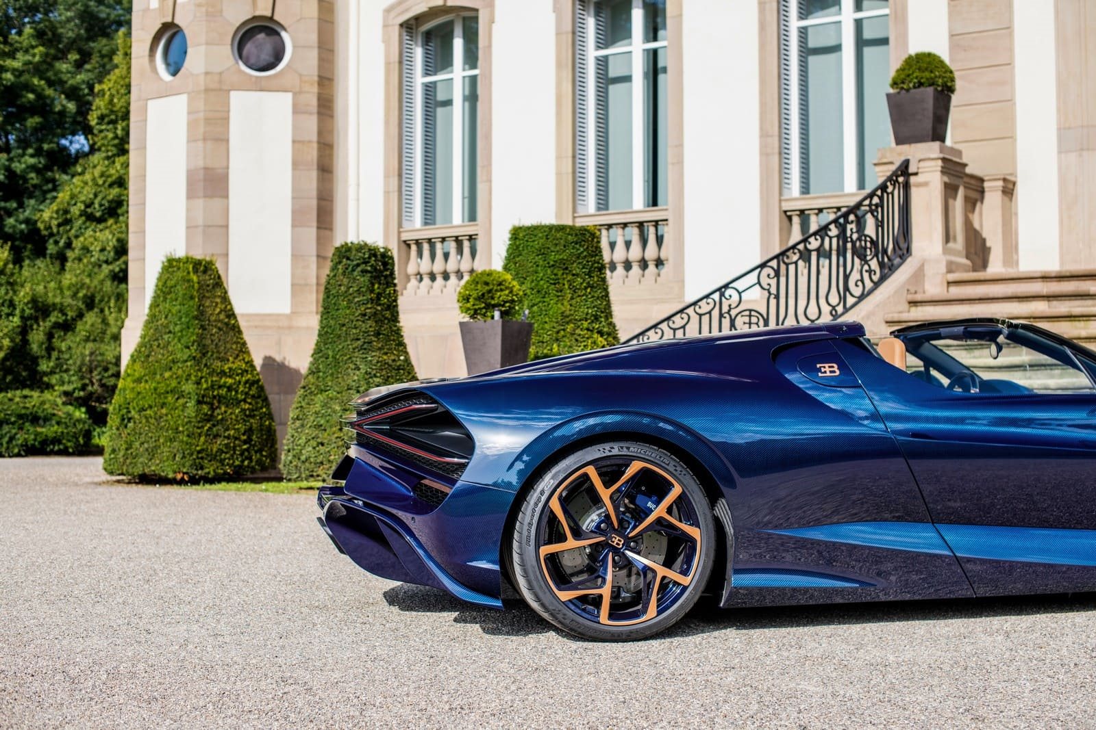 MESTRE DO AR: CRIANDO UMA NOVA GERAÇÃO DE DESIGN PARA O ROADSTER COM O BUGATTI W16 MISTRAL, foto 6
