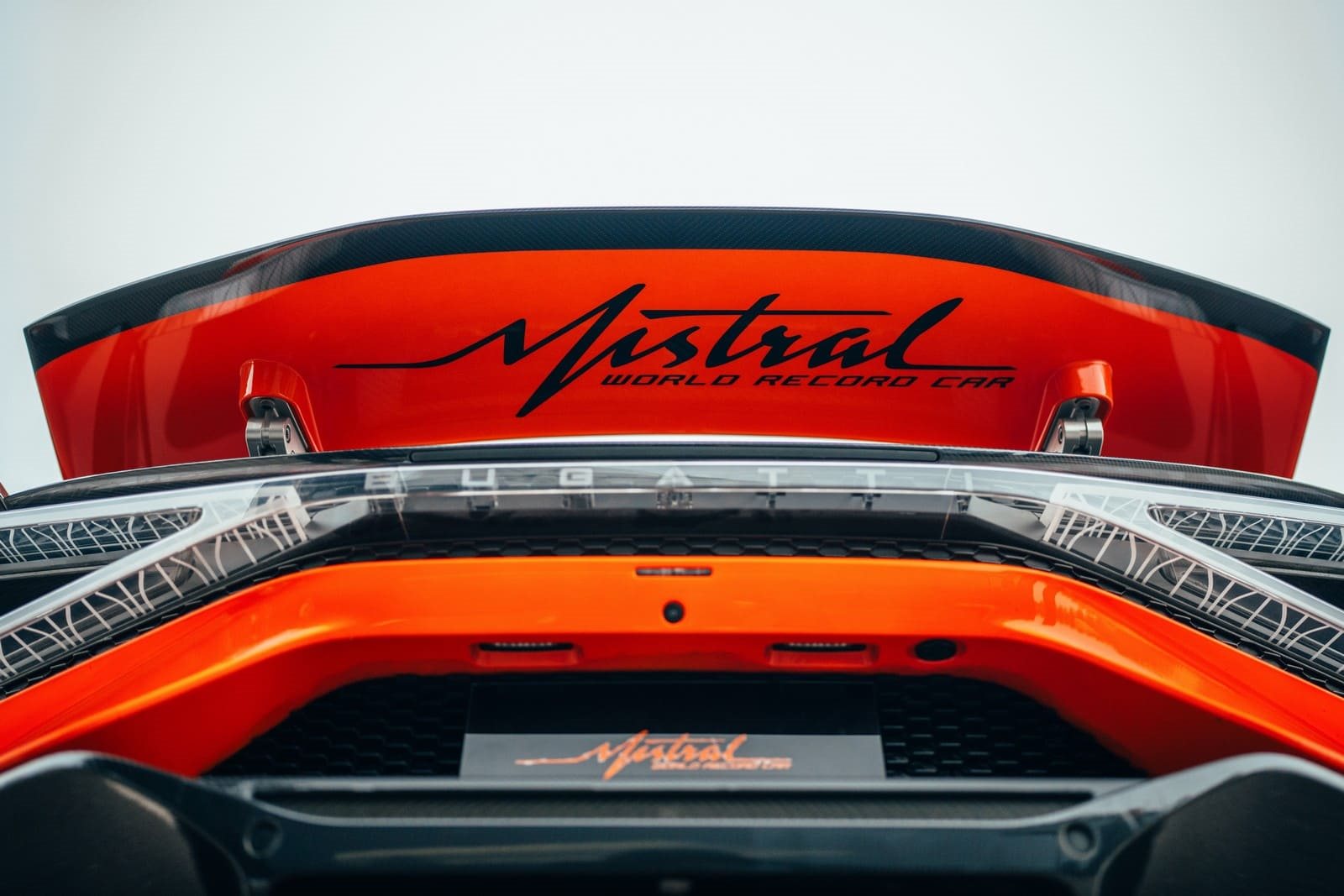 UMA FORÇA DA NATUREZA QUE BATEU RECORDES: O BUGATTI W16 MISTRAL ESTABELECE UM NOVO RECORDE MUNDIAL DE VELOCIDADE PARA UM CARRO CONVERSÍVEL, foto 7