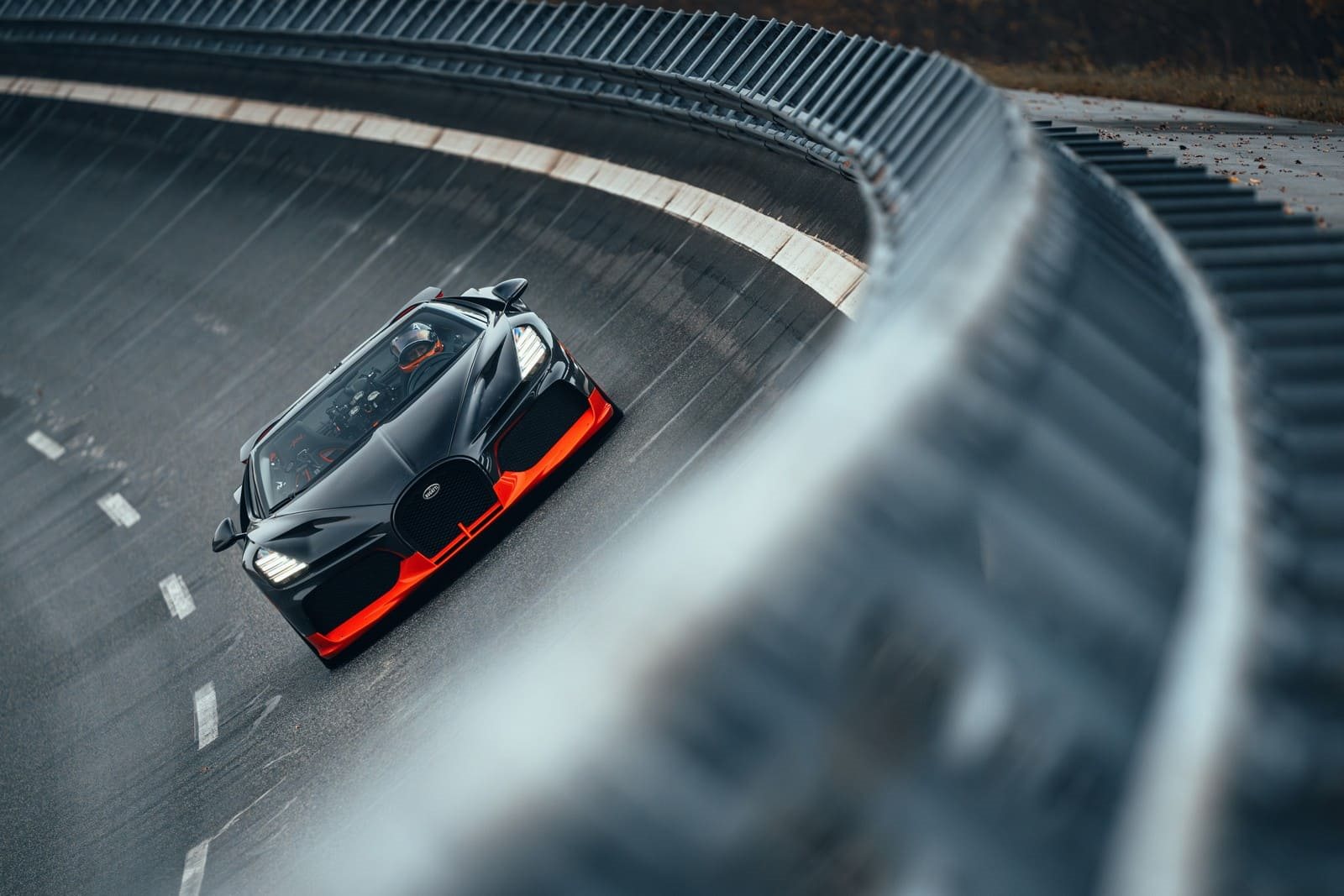 UMA FORÇA DA NATUREZA QUE BATEU RECORDES: O BUGATTI W16 MISTRAL ESTABELECE UM NOVO RECORDE MUNDIAL DE VELOCIDADE PARA UM CARRO CONVERSÍVEL, foto 11