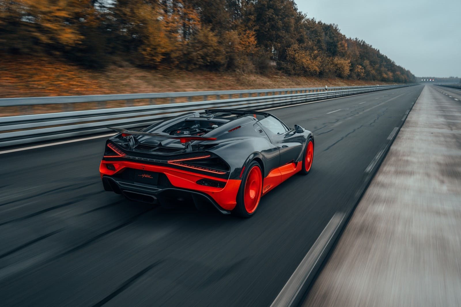 UMA FORÇA DA NATUREZA QUE BATEU RECORDES: O BUGATTI W16 MISTRAL ESTABELECE UM NOVO RECORDE MUNDIAL DE VELOCIDADE PARA UM CARRO CONVERSÍVEL, foto 12