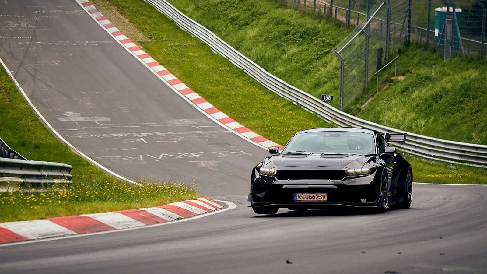 UMA AULA DE PILOTAGEM COM O FORD MUSTANG GTD EM NÜRBURGRING, foto 1