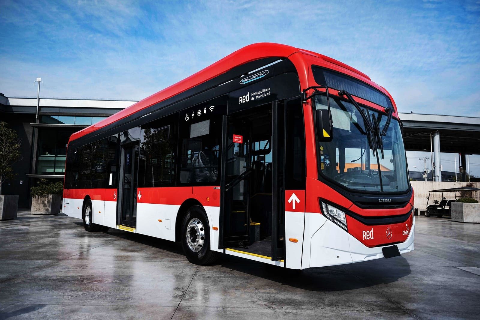 MERCEDES-BENZ DO BRASIL TESTA ÔNIBUS ELÉTRICO eO500U NO CHILE, foto 1