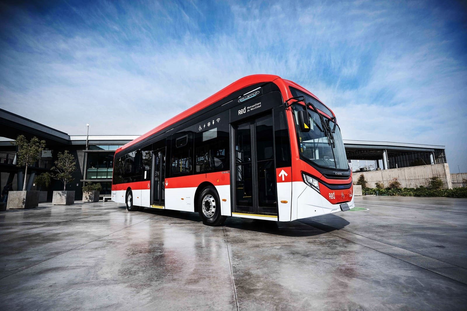 MERCEDES-BENZ DO BRASIL TESTA ÔNIBUS ELÉTRICO eO500U NO CHILE, foto 2