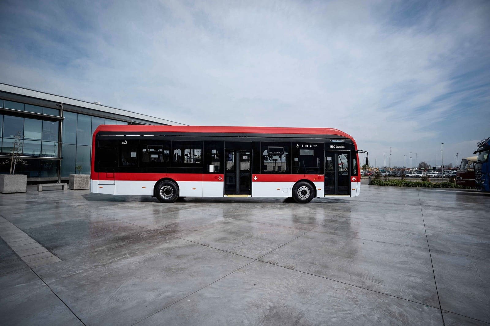 MERCEDES-BENZ DO BRASIL TESTA ÔNIBUS ELÉTRICO eO500U NO CHILE, foto 4