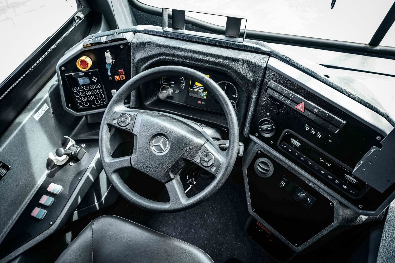 MERCEDES-BENZ DO BRASIL TESTA ÔNIBUS ELÉTRICO eO500U NO CHILE, foto 6