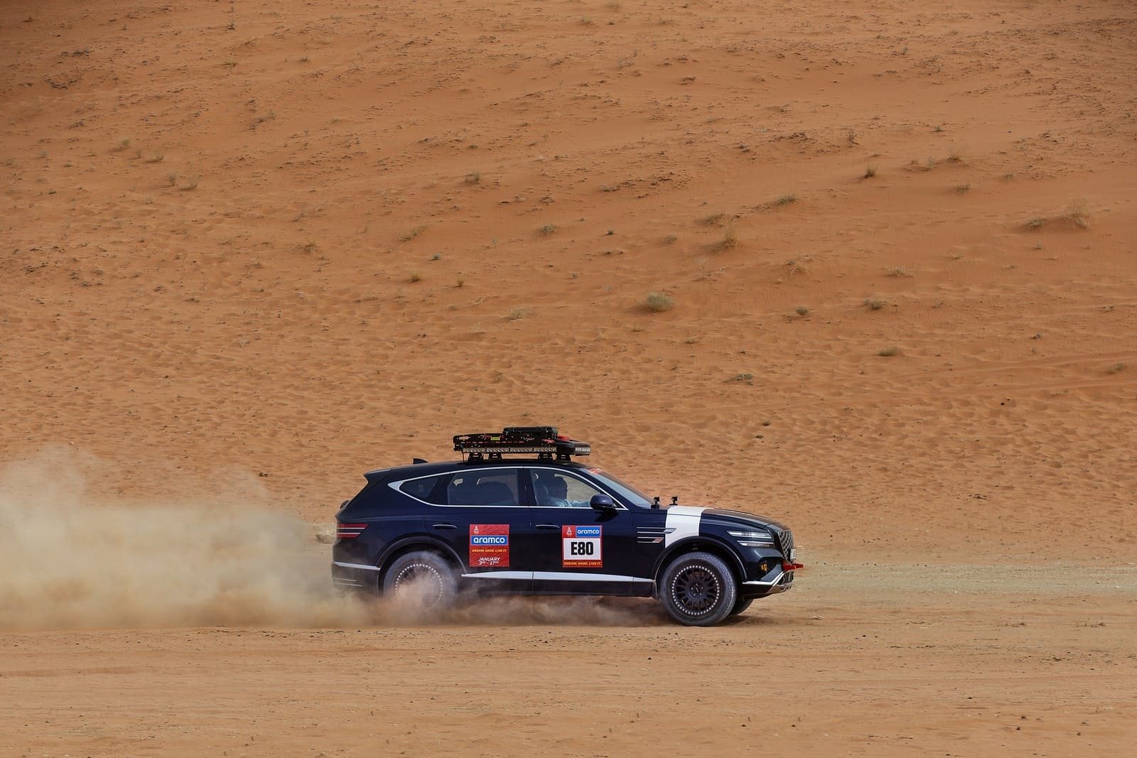 GENESIS PRESTA HOMENAGEM A JACKY ICKX NO DAKAR 2025, foto 5